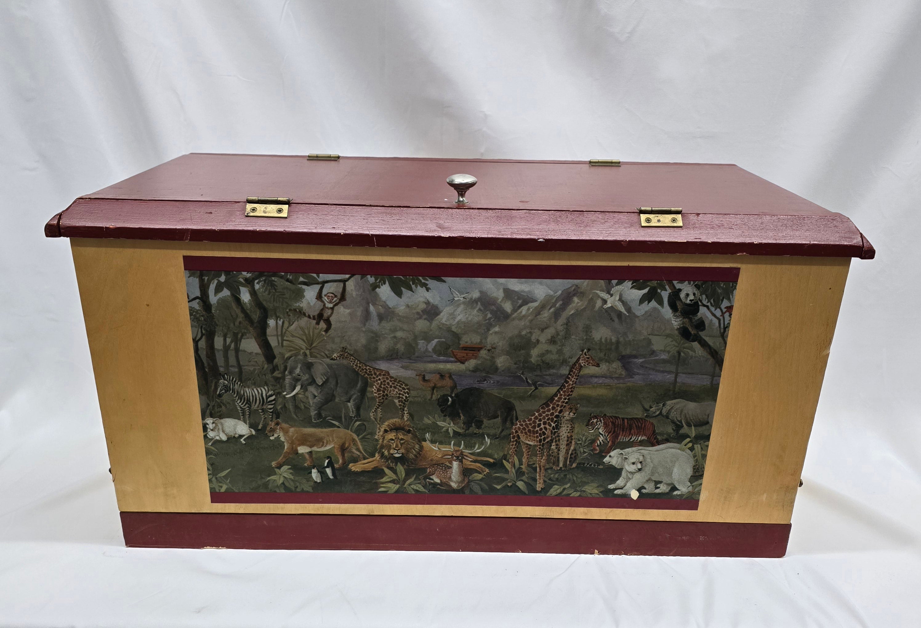 Vintage Toy Chest, 30in Wide x 16.5in Deep x 15in Tall