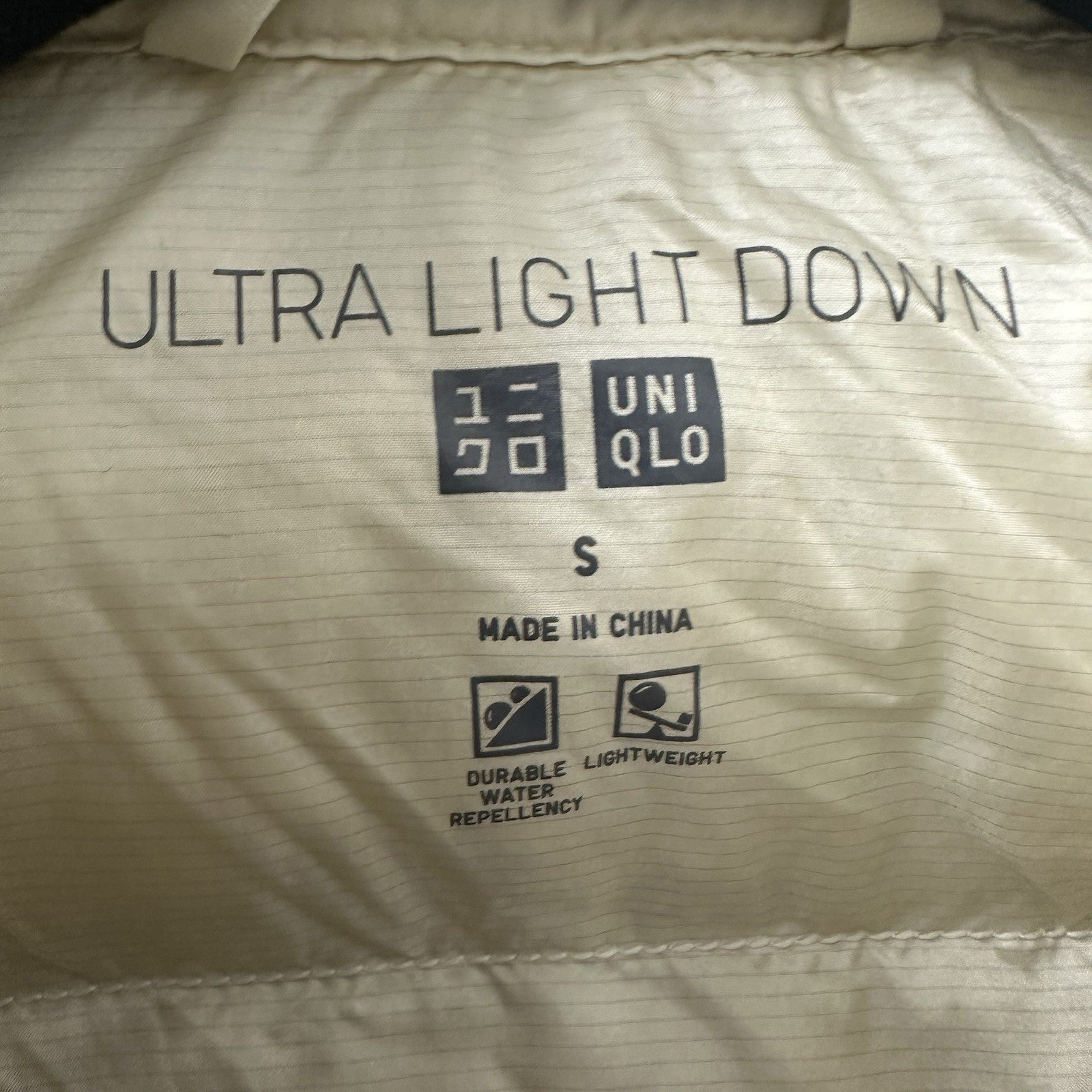 Uniqlo Ultra Light Down Packable Women's Cream Puffer Jacket Size Small 0089