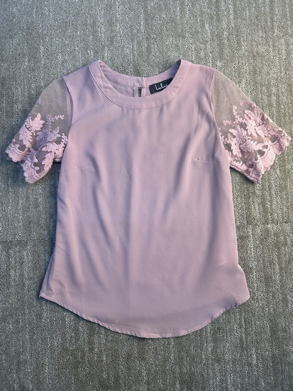 Women’s XS Lulus Blush Pink Top Lace Short Sleeve Arms (0029)