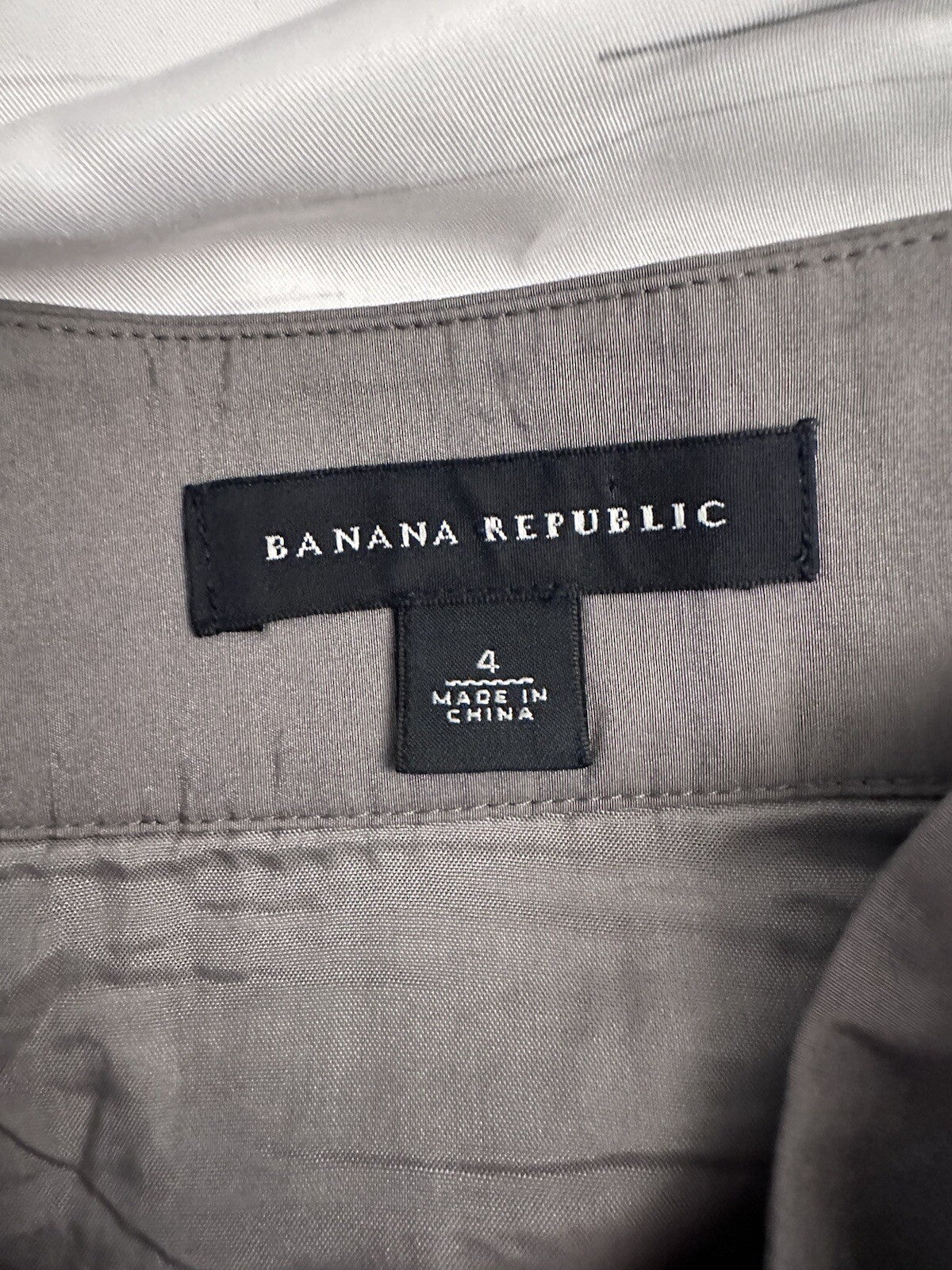 Banana Republic Gray Pleated Size 4 Skirt