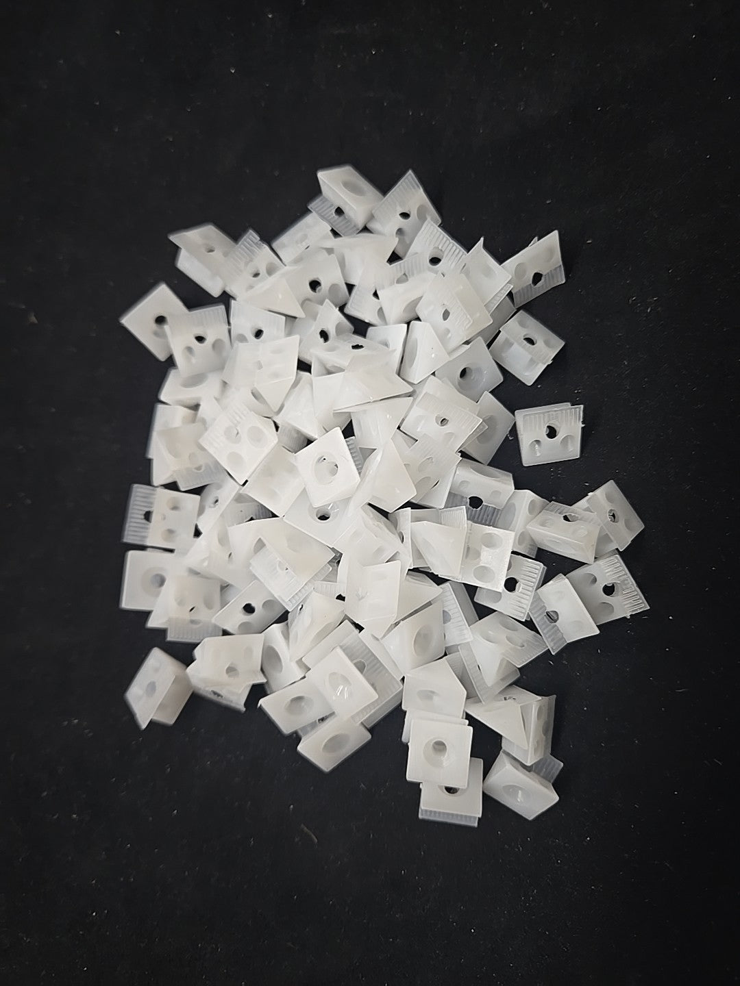 Plastic Furniture Corner Angle Fixing Support Bracket White W/Nails 98 Pcs 8C