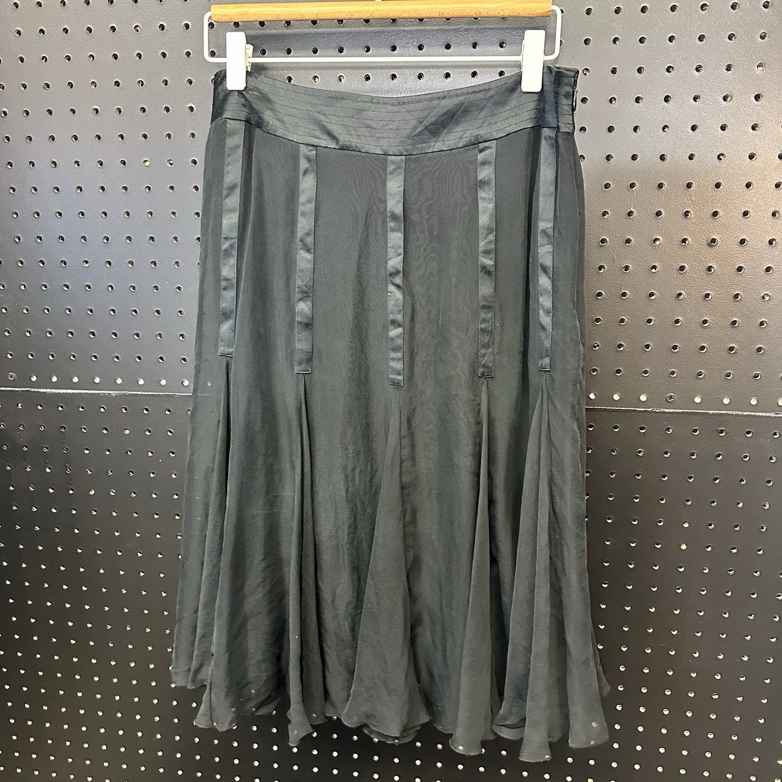 Adrienne Vittadini Black 100% Silk A Line Pleated Skirt Size 6 (107)