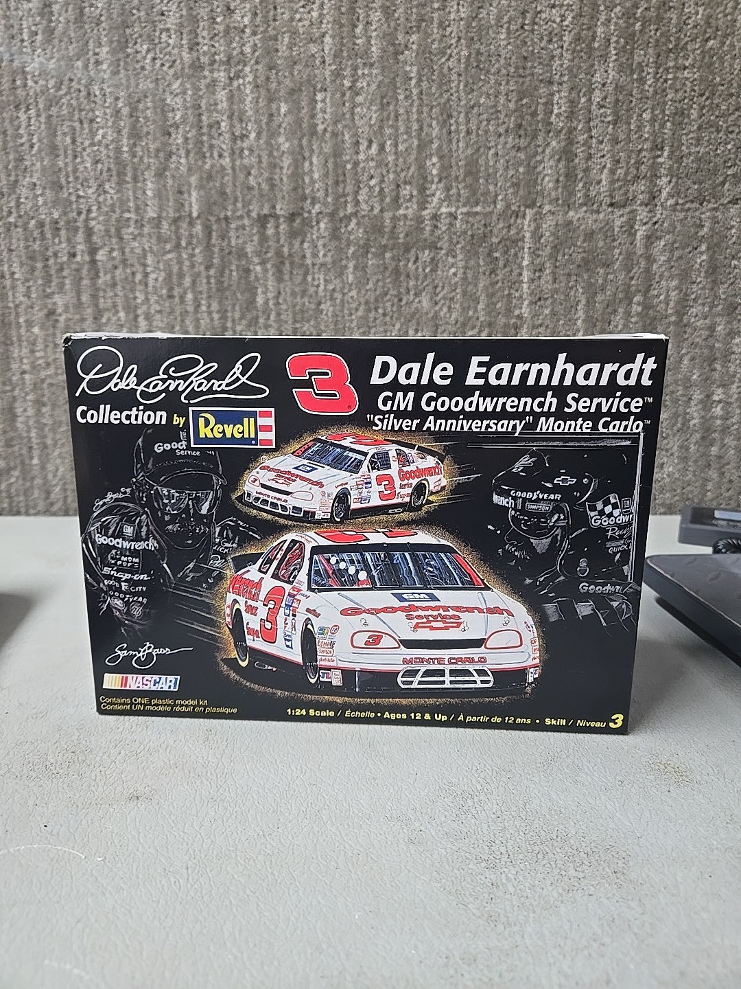 Revell Dale Earnhardt #3 Goodwrench Silver Anniversary 1:24 Model Kit 2B