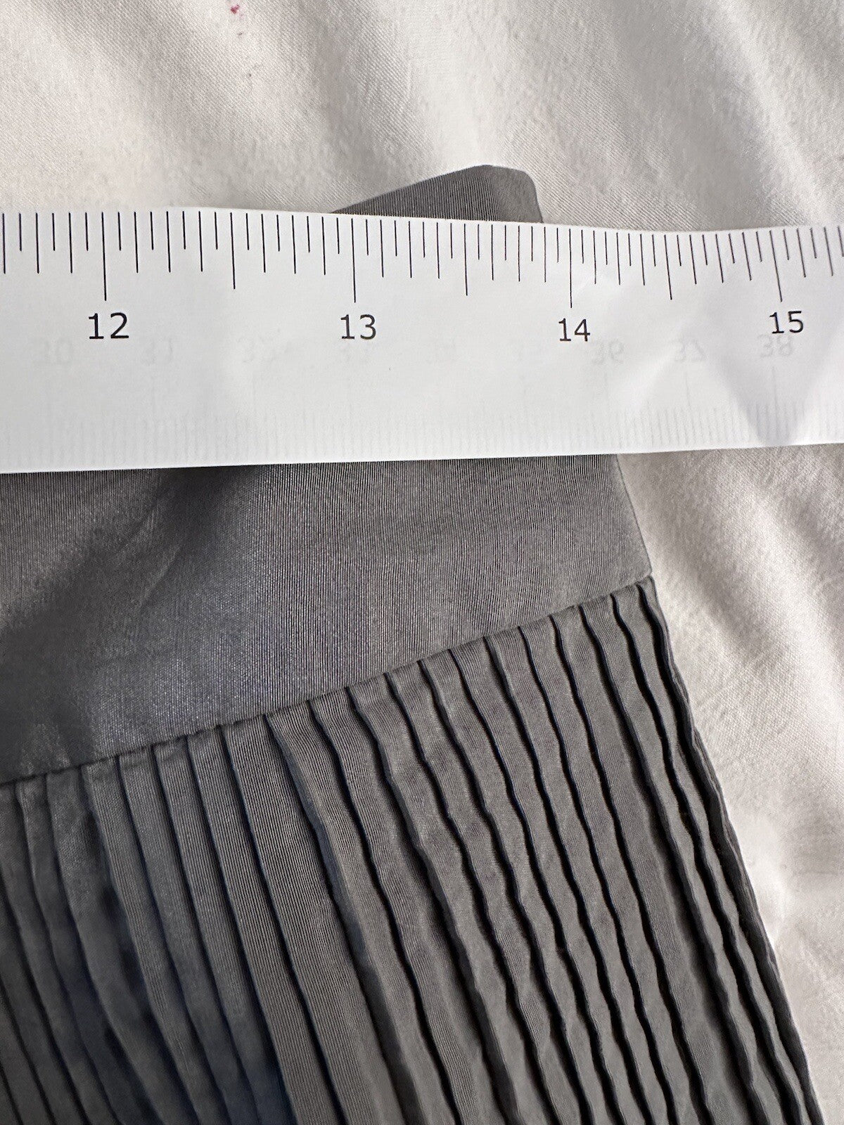 Banana Republic Gray Pleated Size 4 Skirt