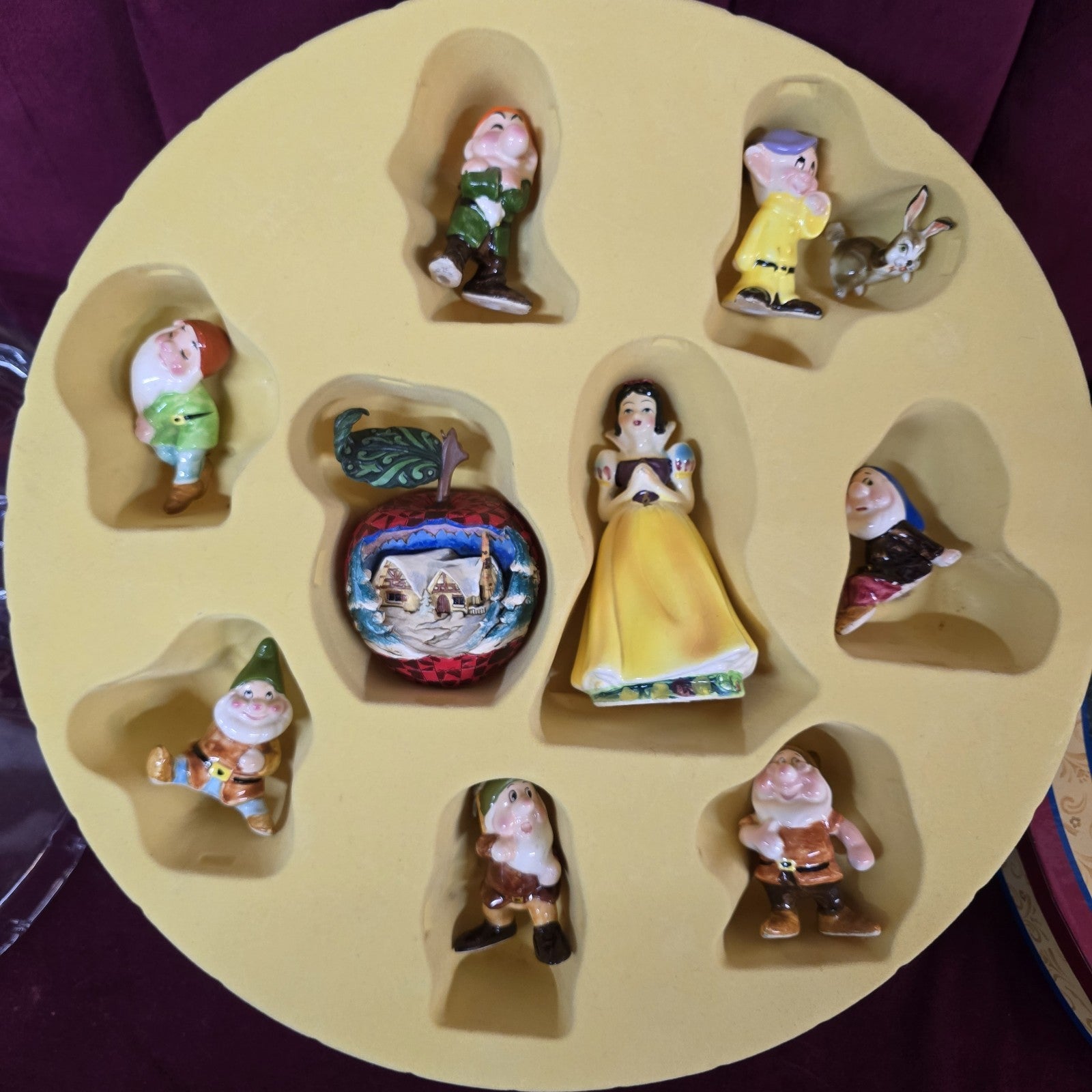 1960 Walt Disney Snow White and the Seven Dwarfs Ceramic Figure Set