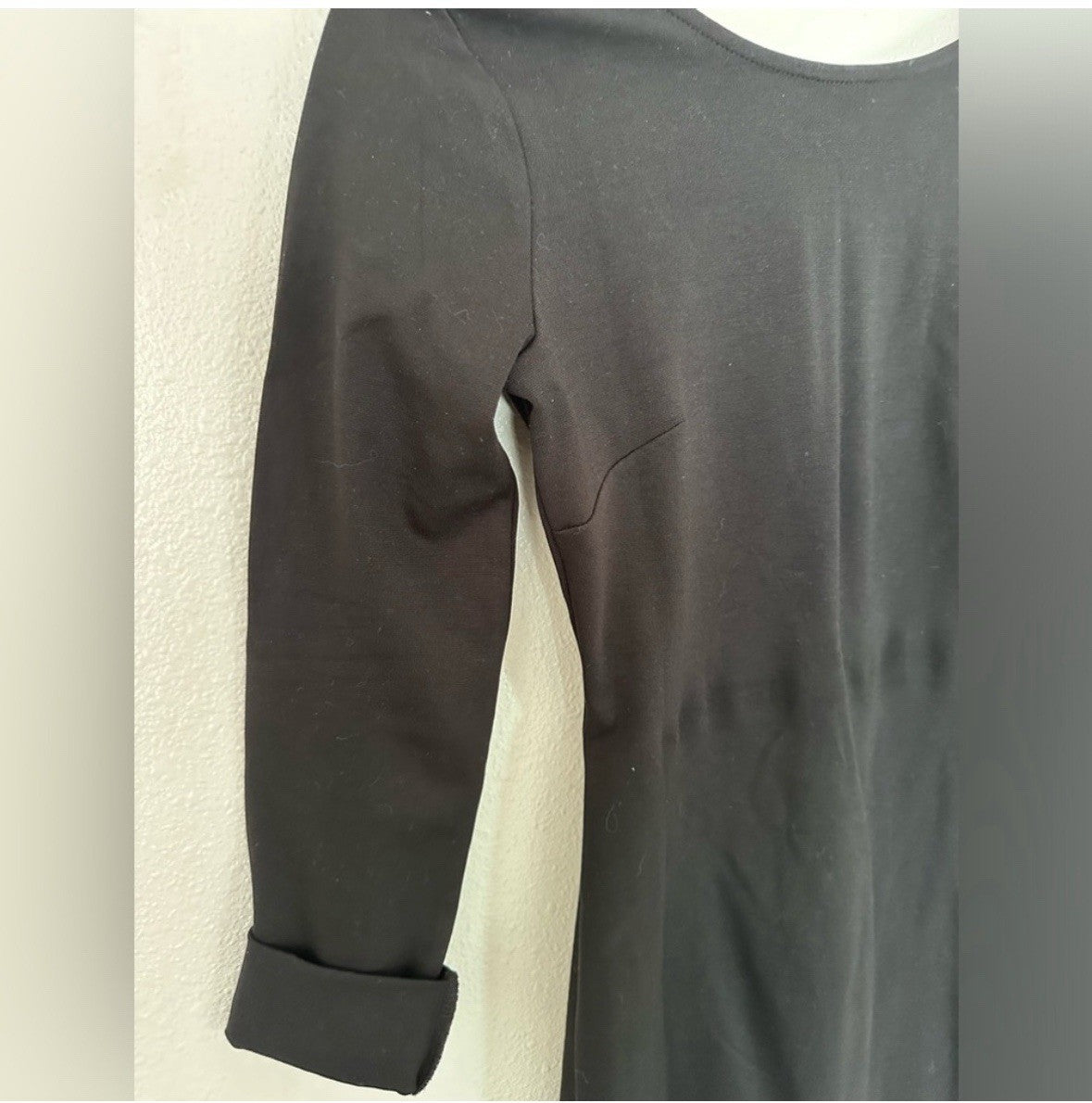 Woman’s Lulus Size small Low cut V back, Fitted black dress Size Small (0041)