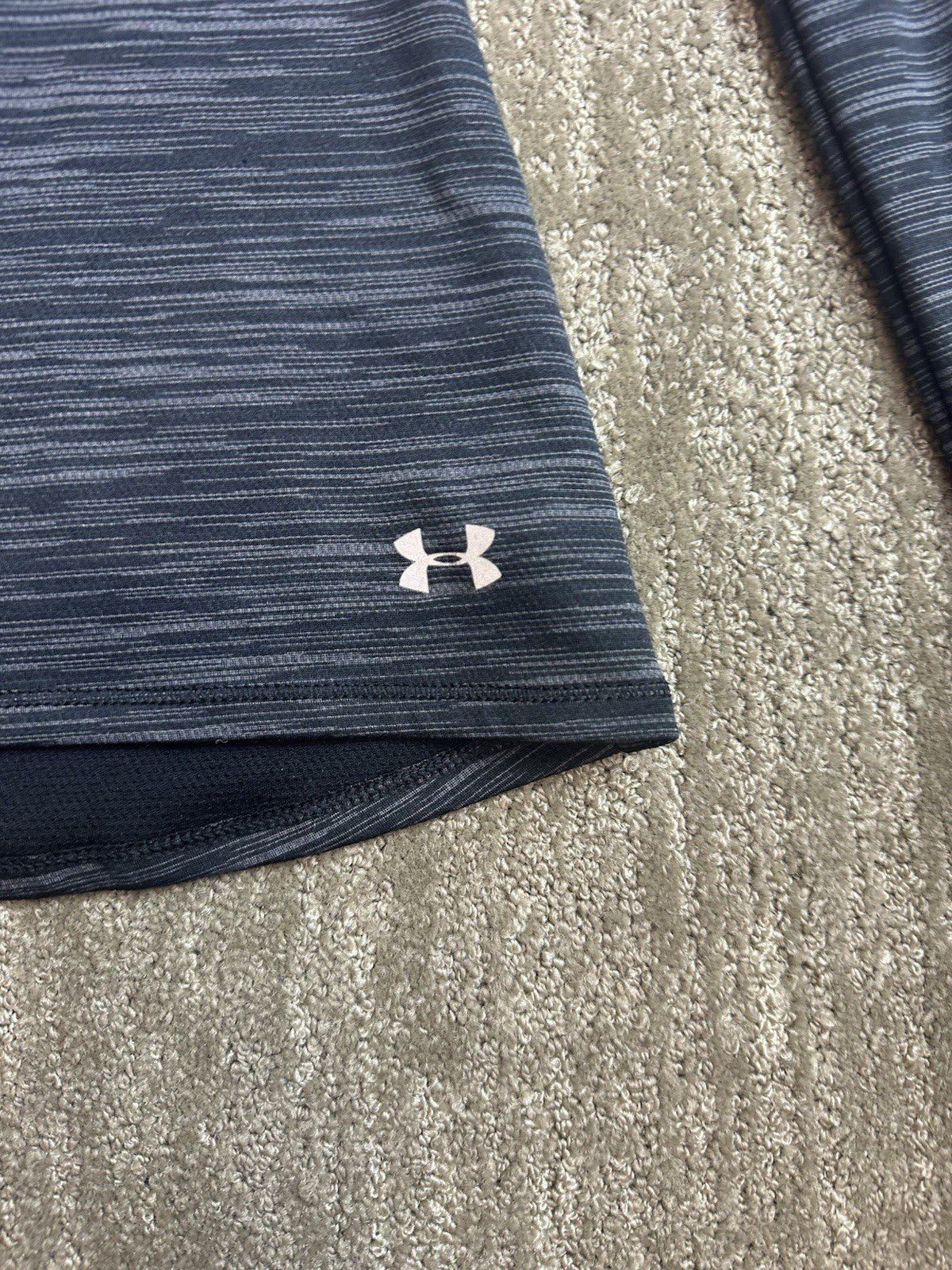 Women’s Under Armour Medium Fitted All Season Gear Turtleneck Thumbholes 1.8