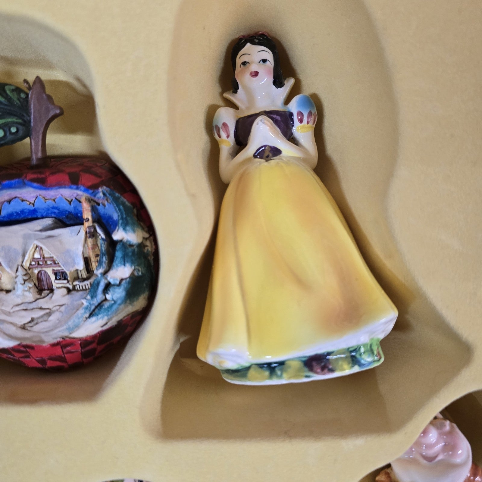 1960 Walt Disney Snow White and the Seven Dwarfs Ceramic Figure Set
