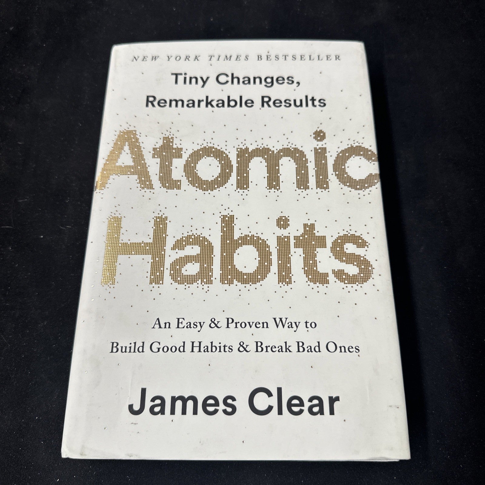 Atomic Habits: An Easy & Proven Way to - Hardcover, by Clear James GOOD (10c)