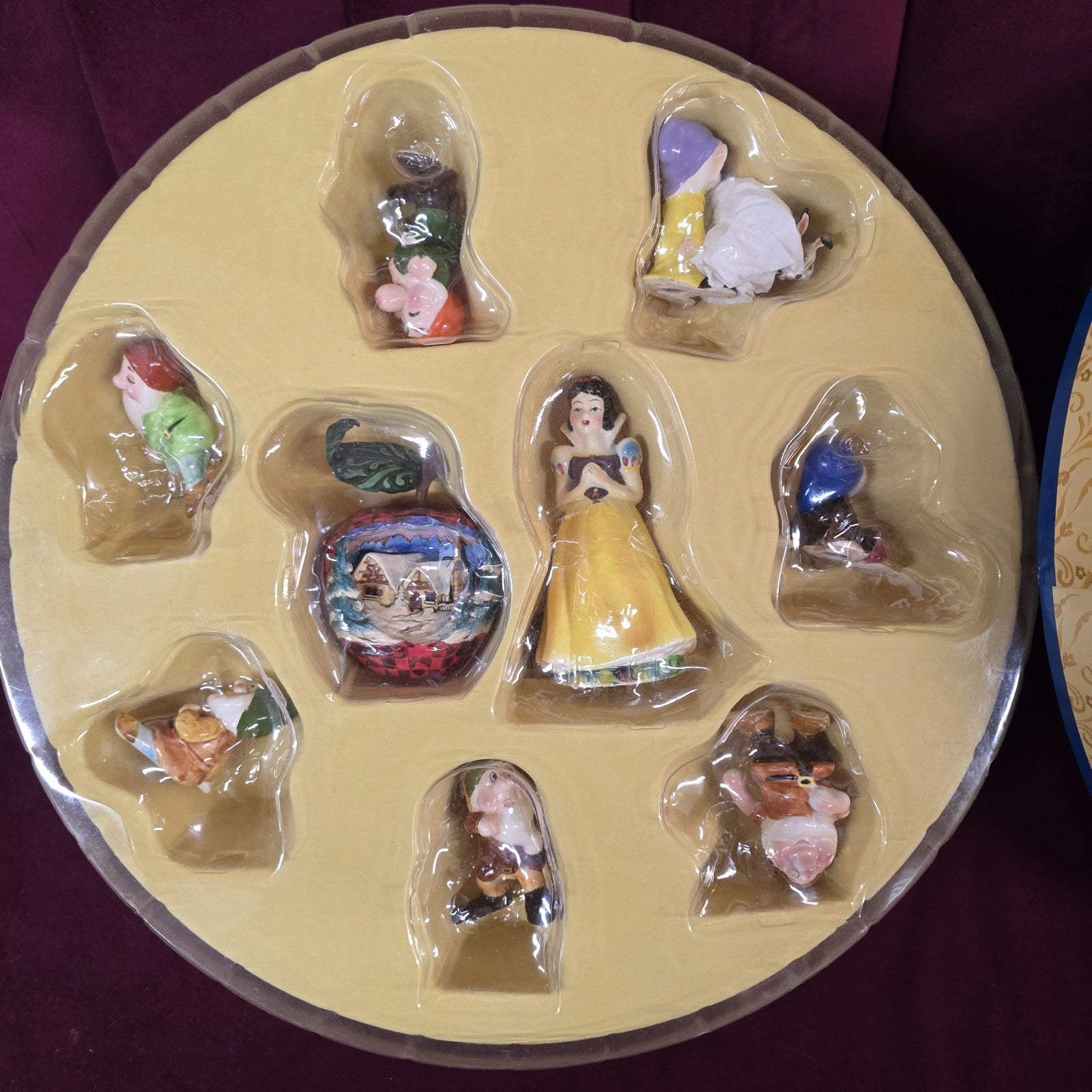 1960 Walt Disney Snow White and the Seven Dwarfs Ceramic Figure Set