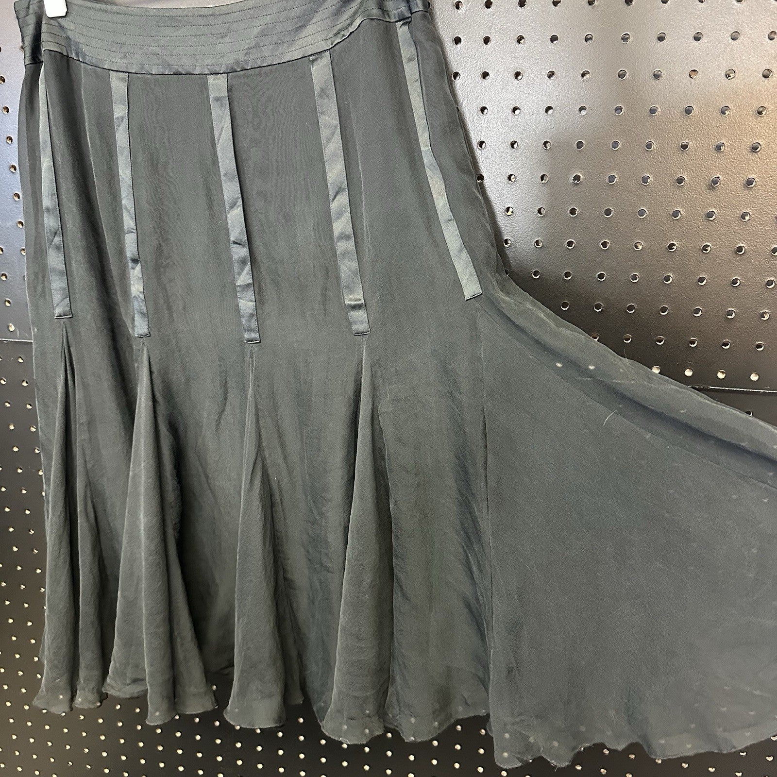 Adrienne Vittadini Black 100% Silk A Line Pleated Skirt Size 6 (107)