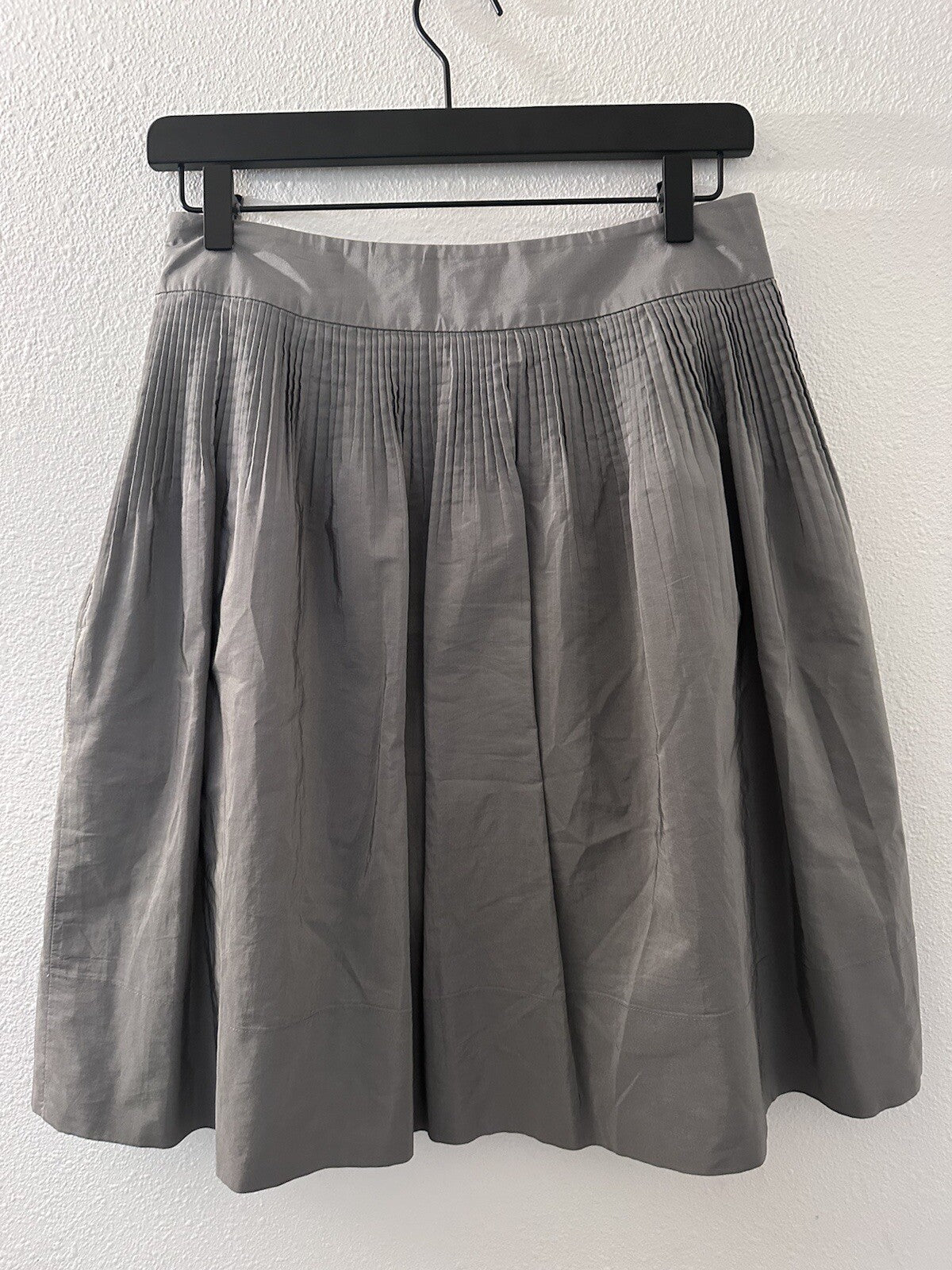 Banana Republic Gray Pleated Size 4 Skirt