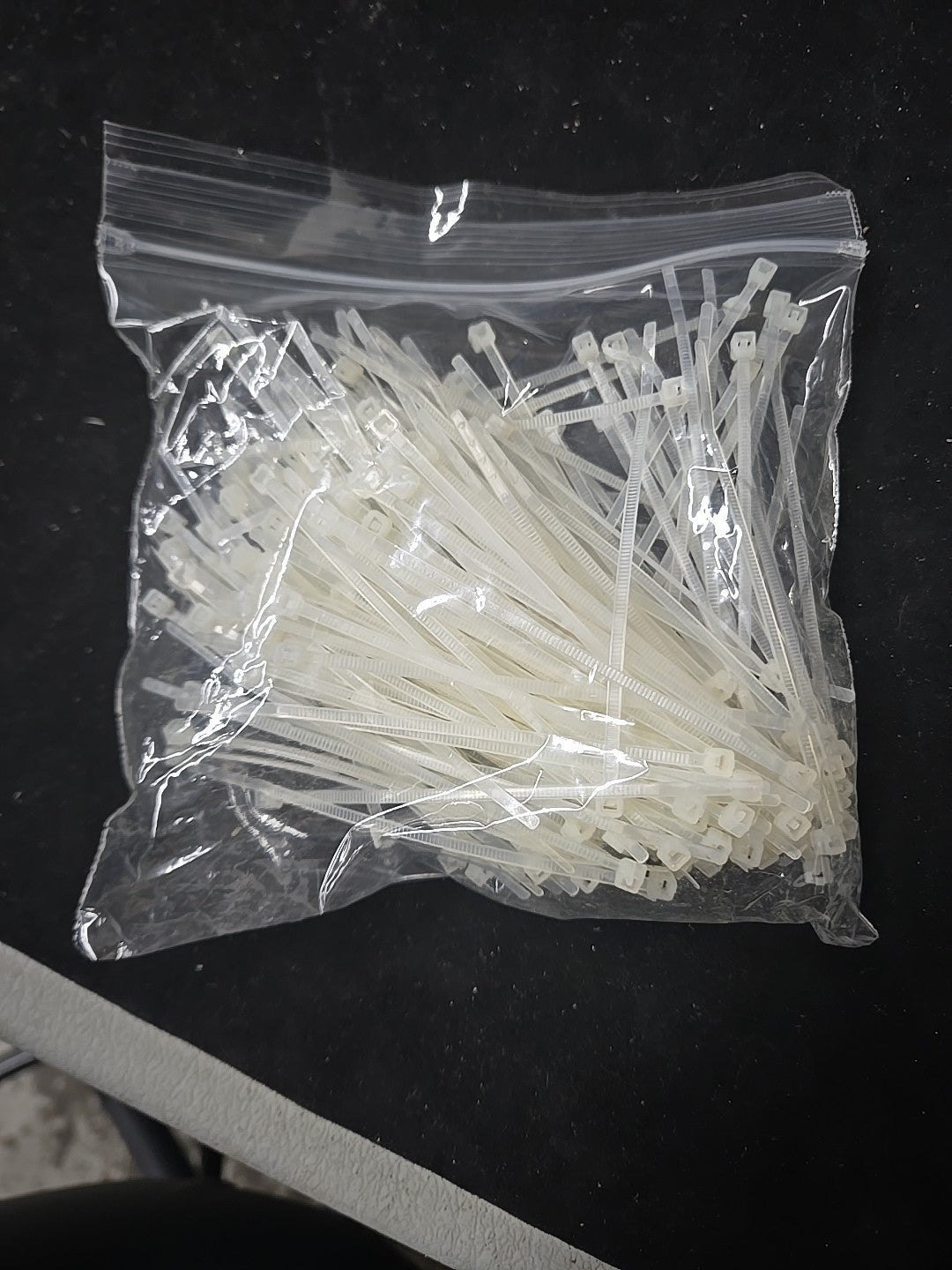 Bag Of 200 4" Zip Ties/Cable Ties 8B