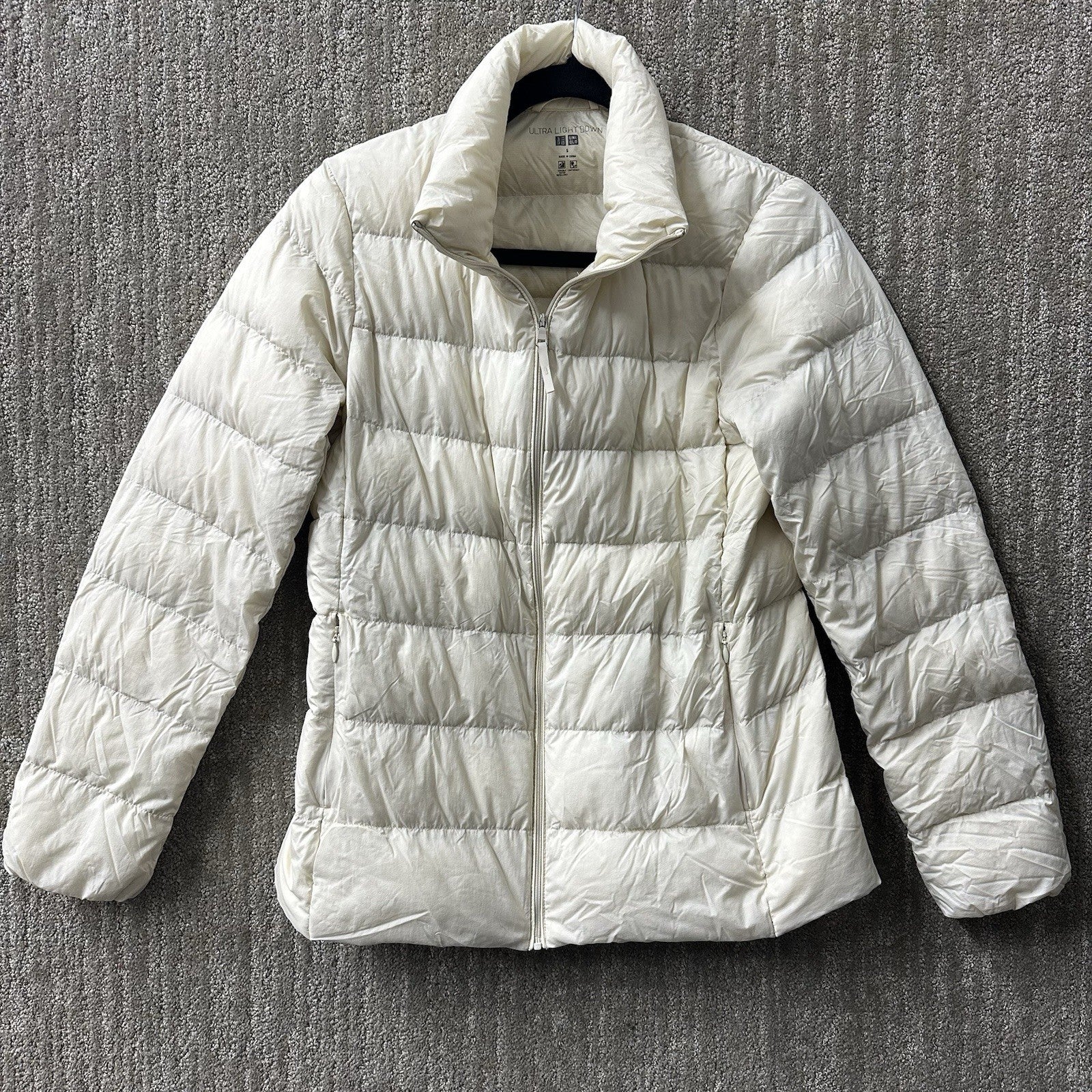 Uniqlo Ultra Light Down Packable Women's Cream Puffer Jacket Size Small 0089