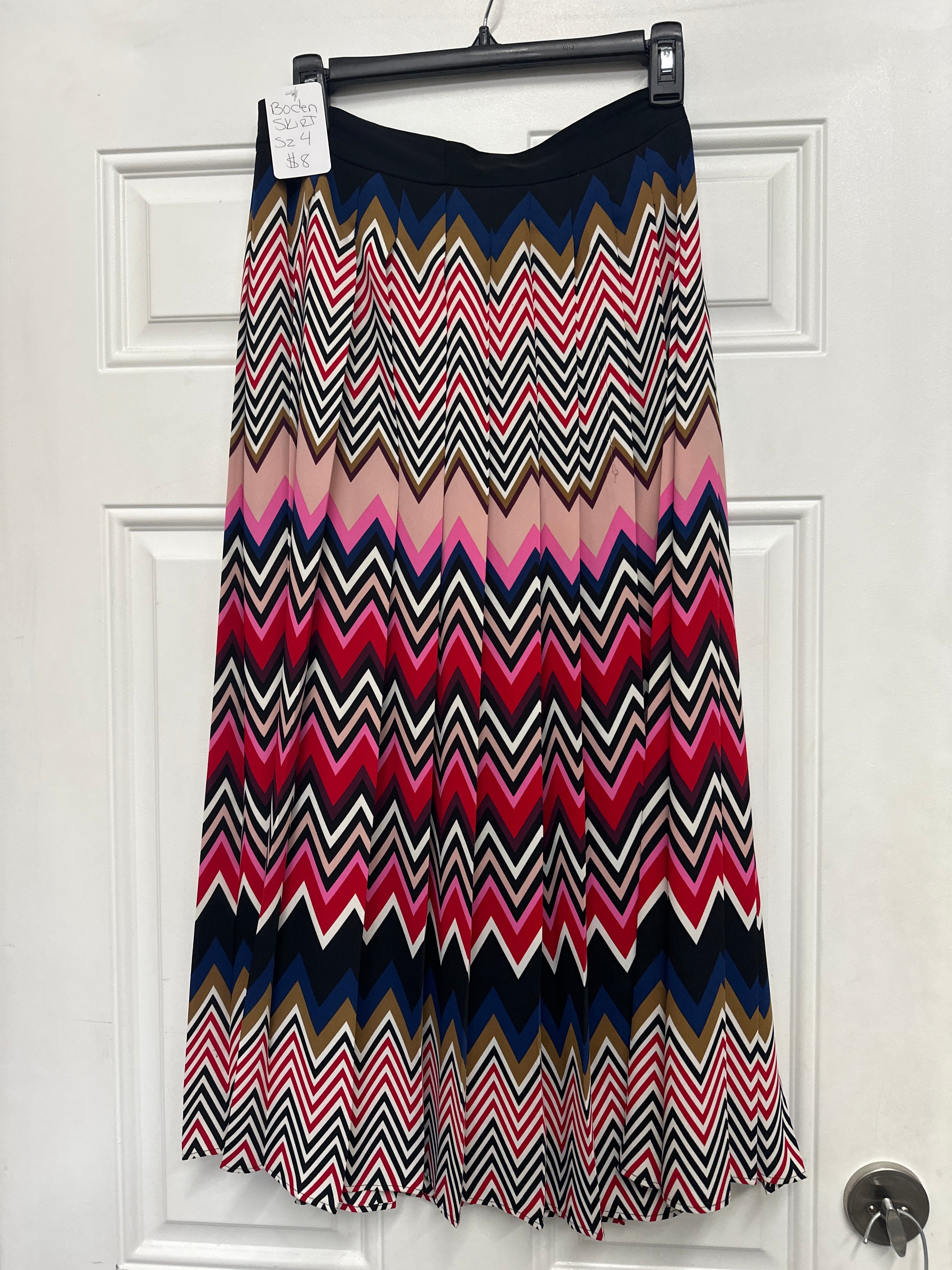 Boden Long Skirt- Size 4 (Thread Showing on Front)