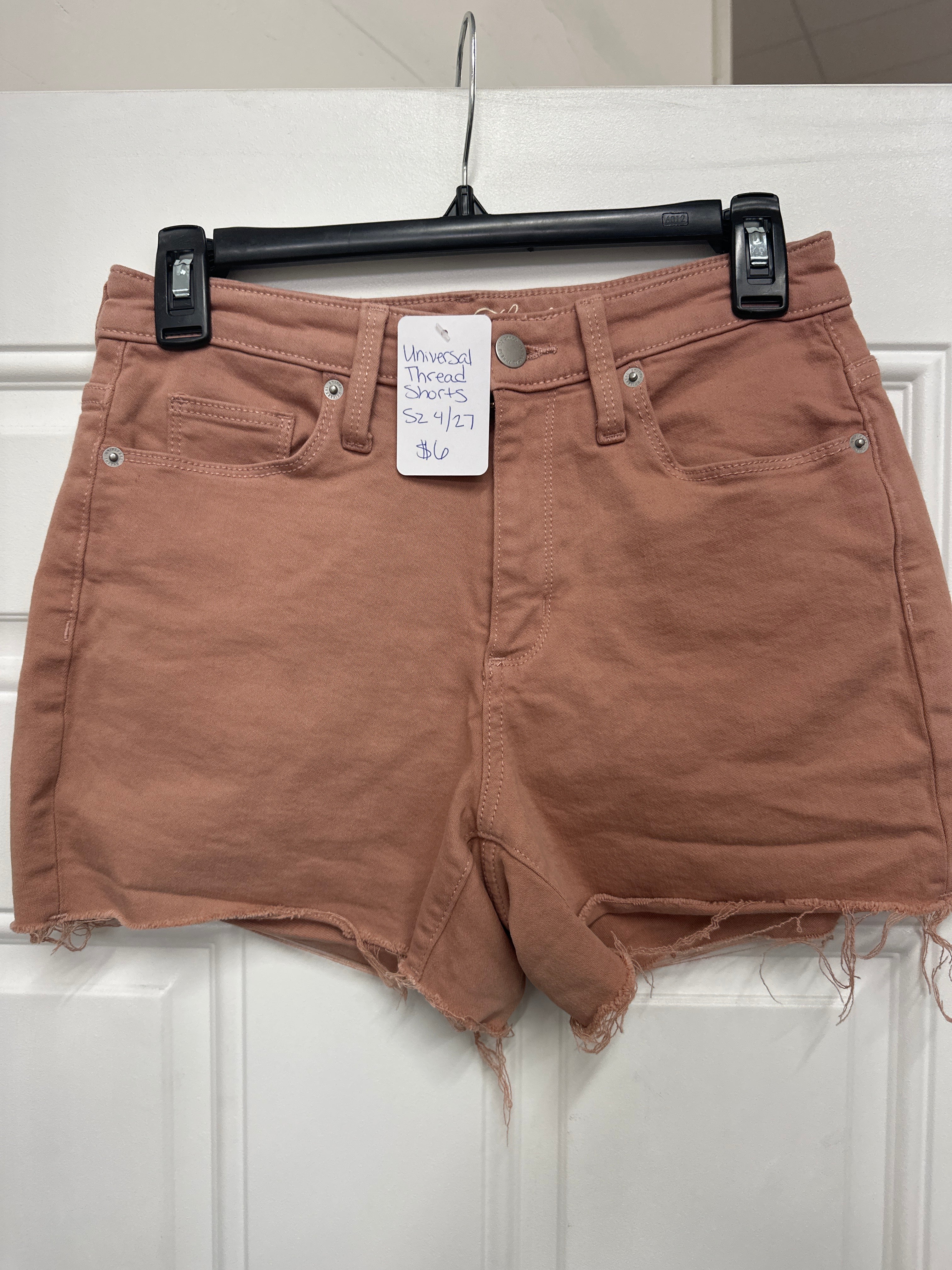 Universal Thread Shorts- Sz 4/27