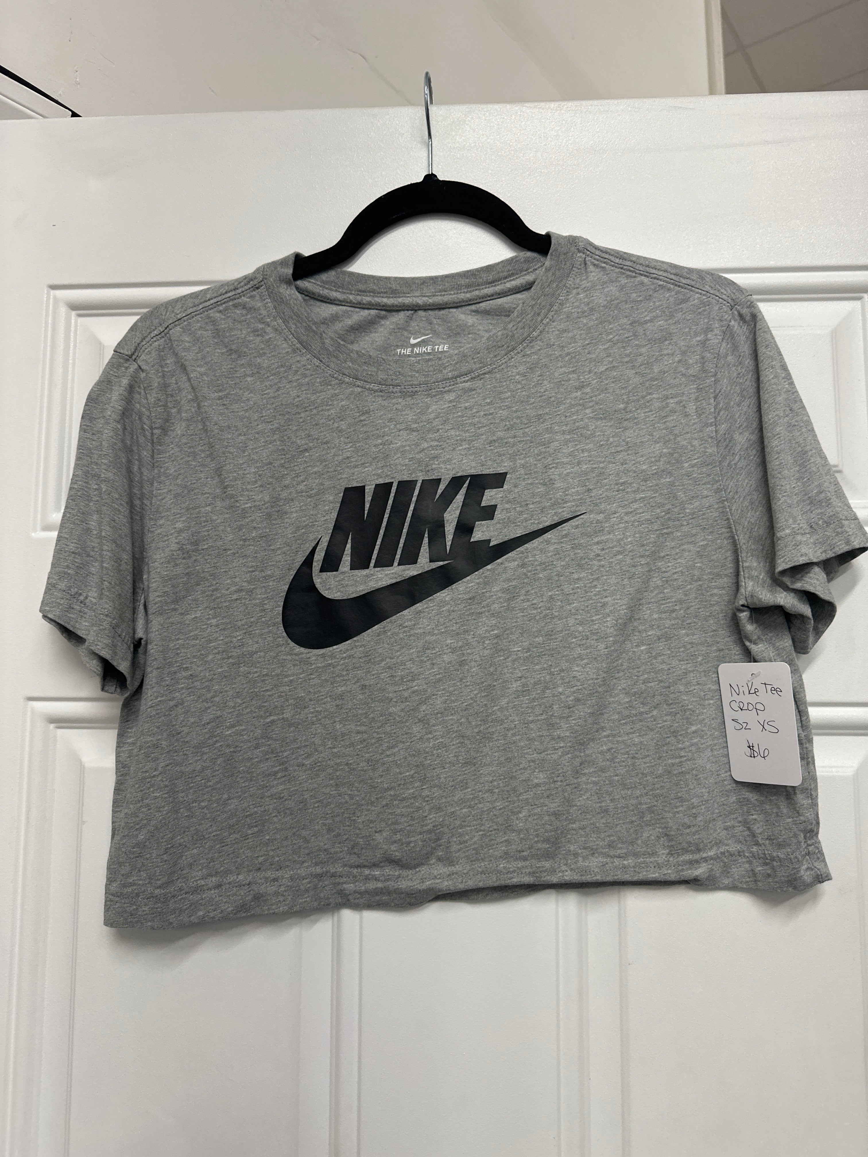 The Nike Tee Crop- XS