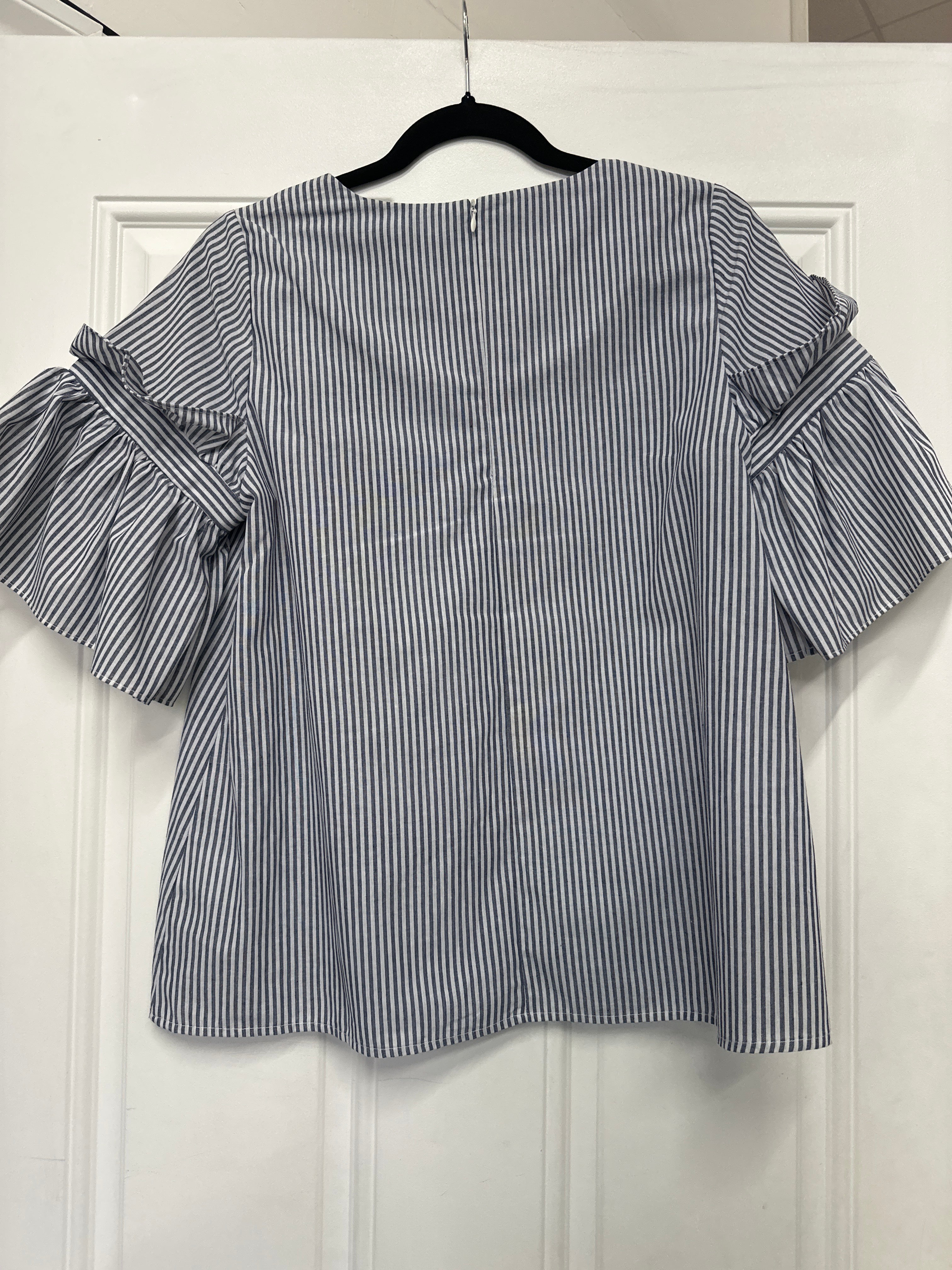 Listicle Puff Sleeve Top- Small