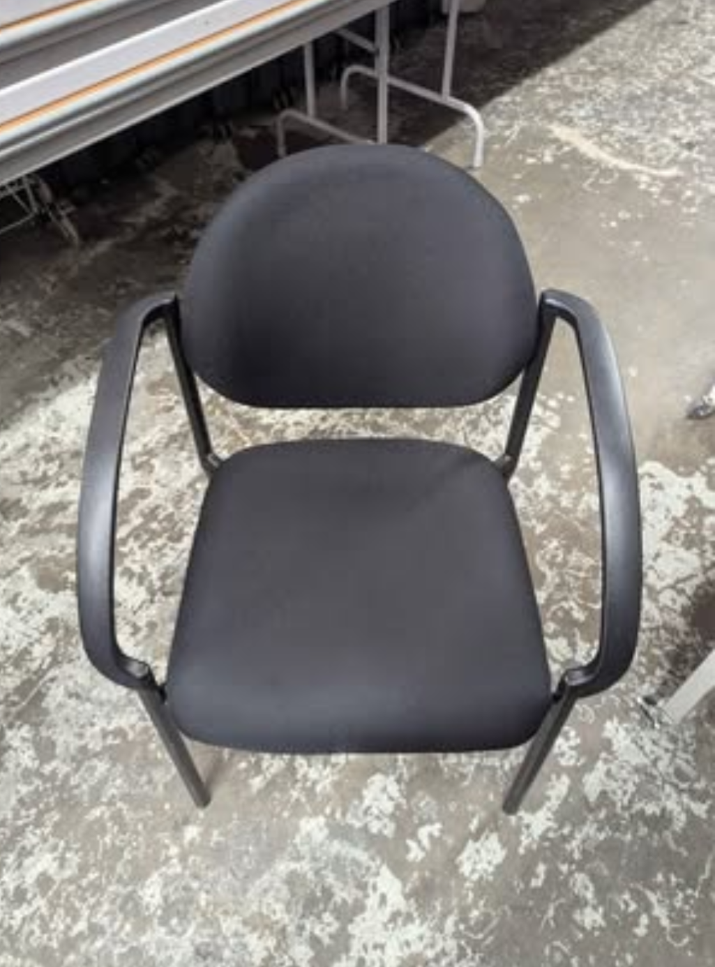 Simple Office Chair with Comfortable Cushioning and Metal Legs