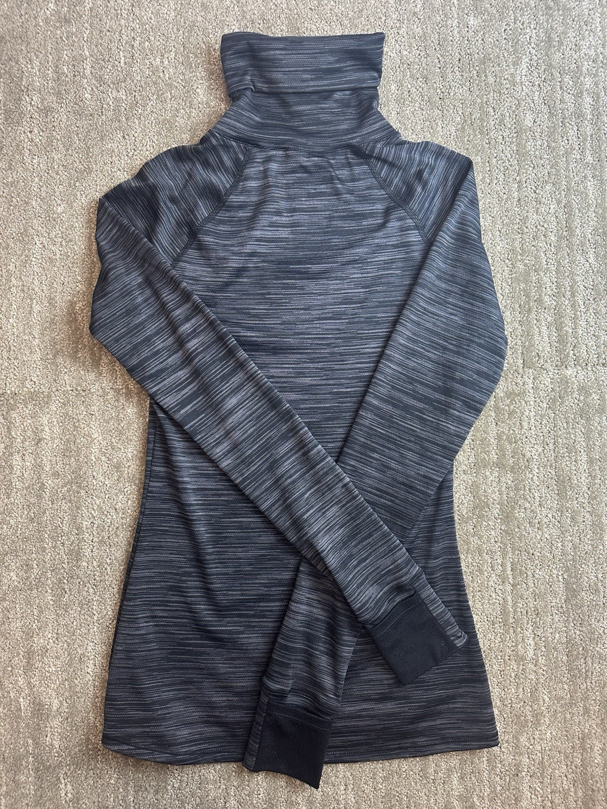 Women’s Under Armour Medium Fitted All Season Gear Turtleneck Thumbholes 1.8