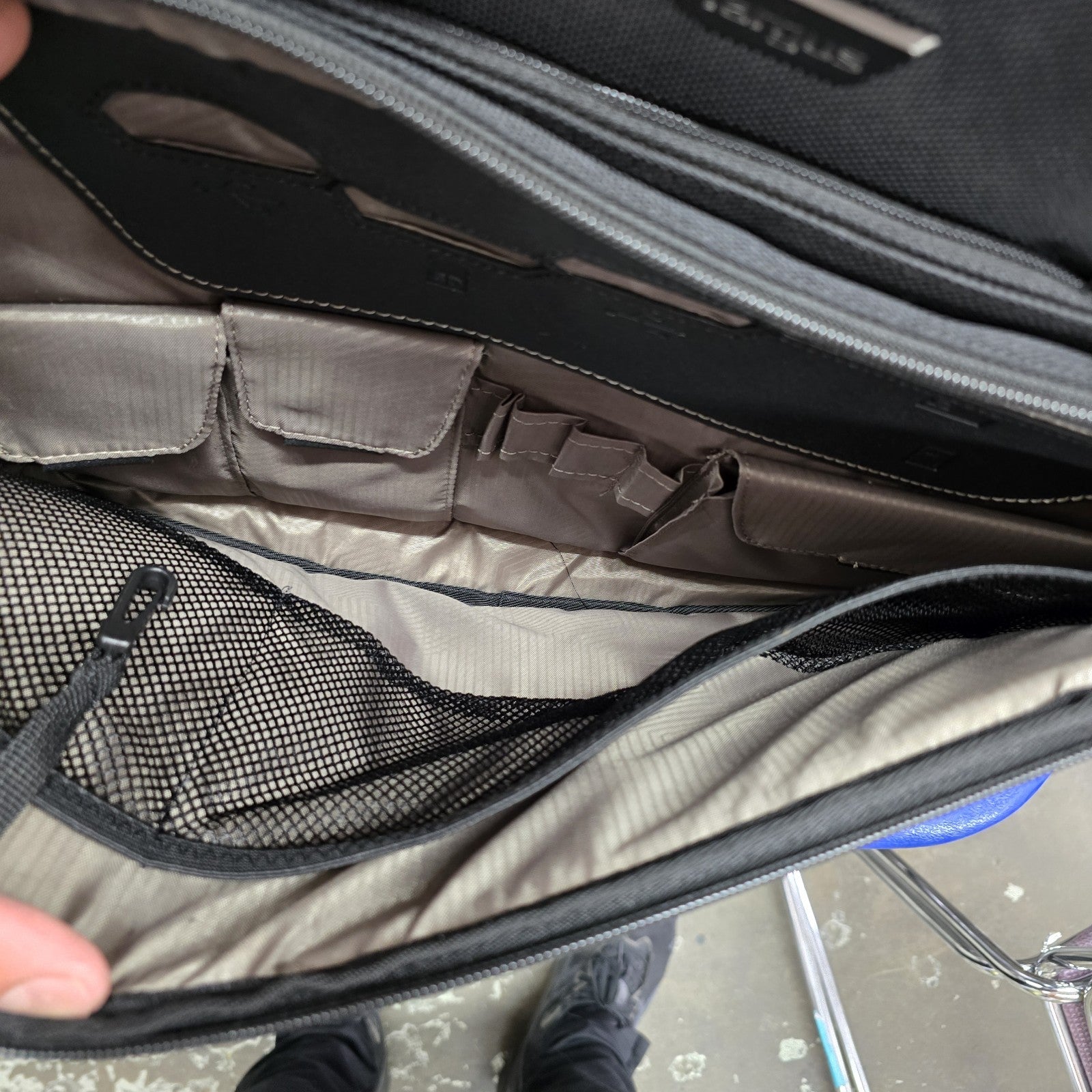 Targus Zip-Thru 14" Notebook Carrying Case - Black