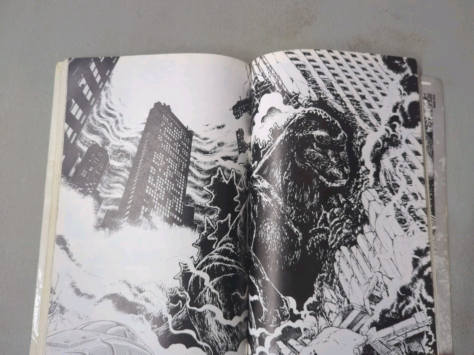 Godzilla - Second Edition Graphic Novel (Dark Horse Comics, 1995) 2B