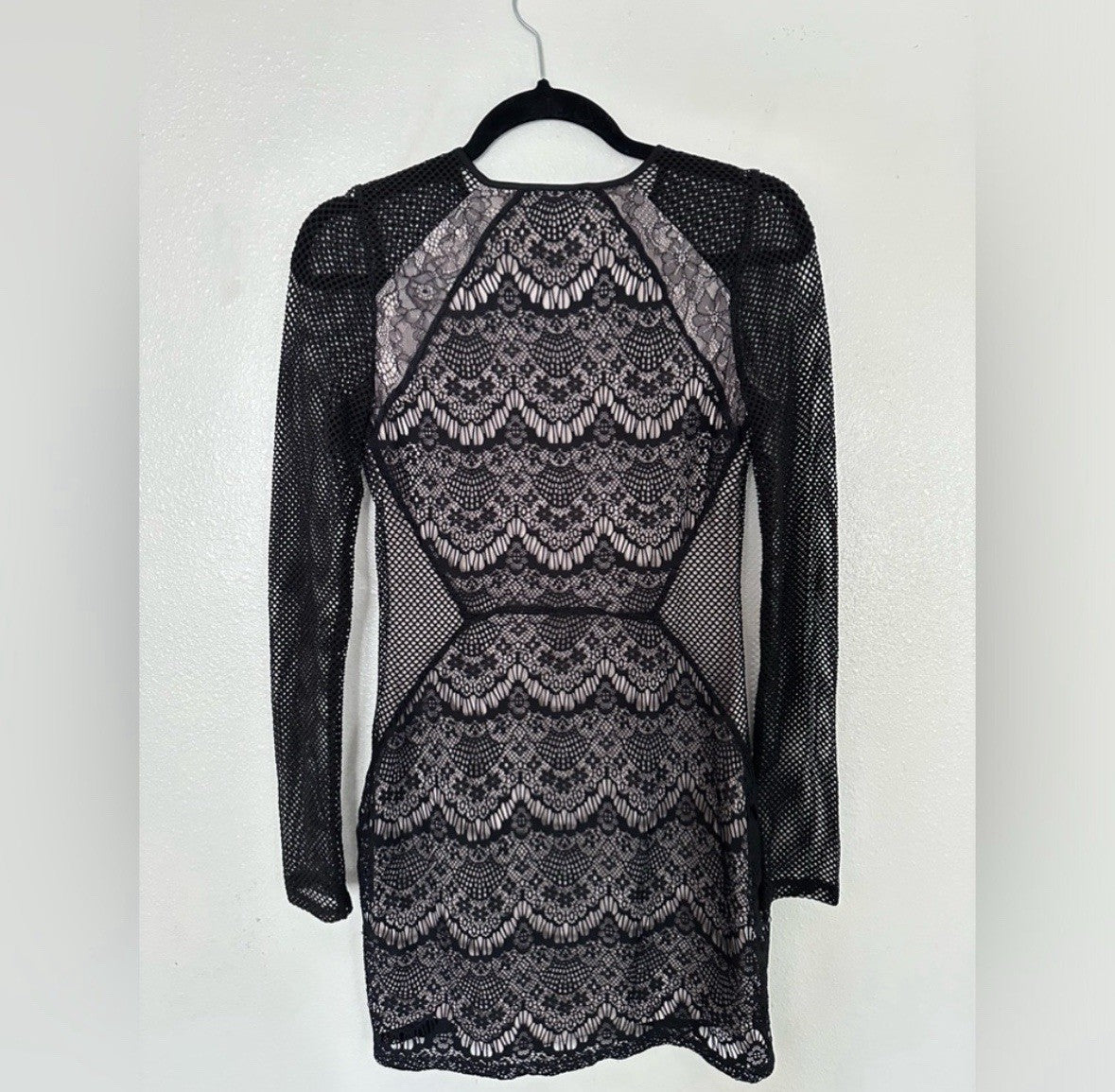 Woman’s Express Black Lace Dress Size Small (0048)