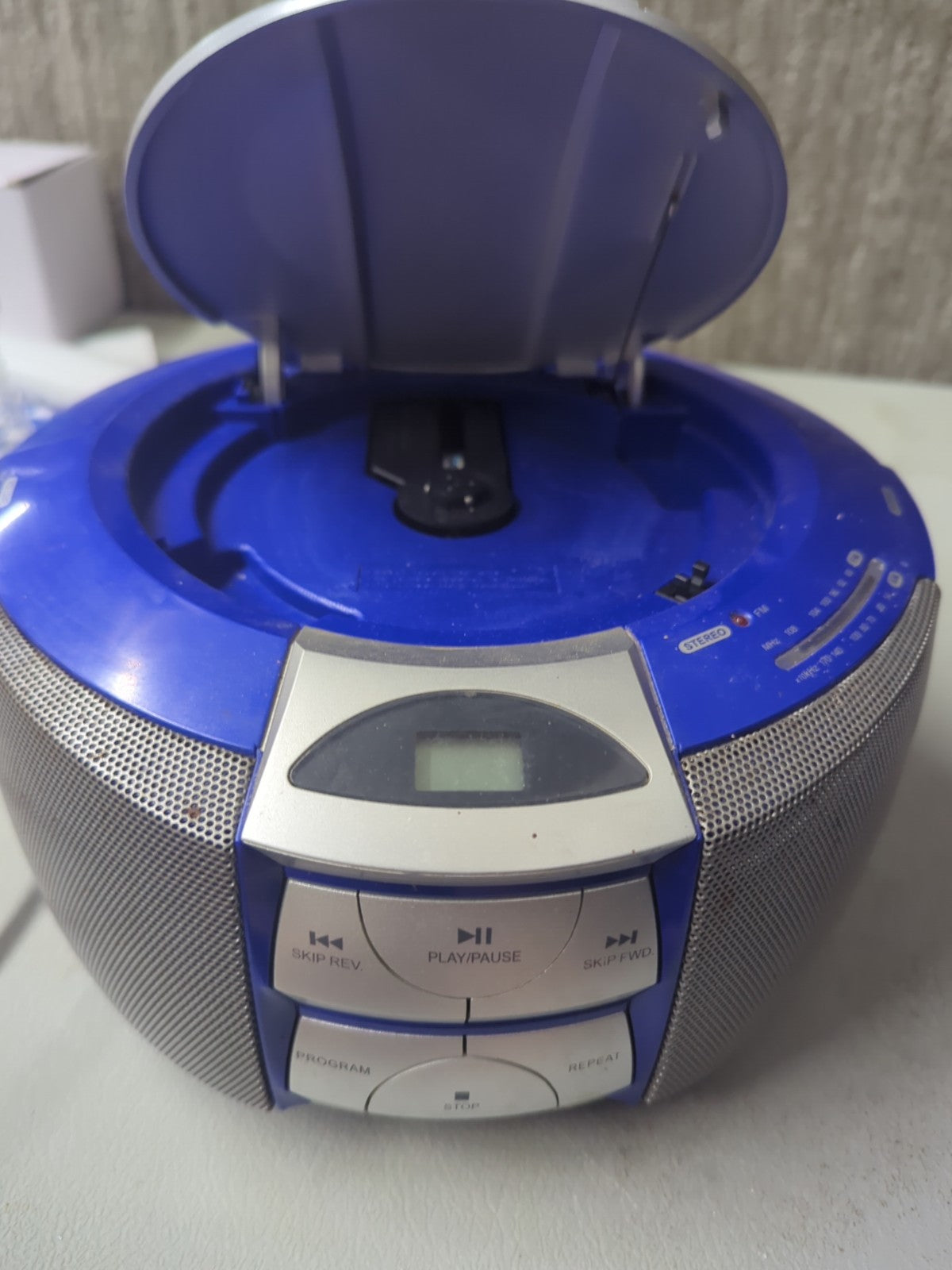 Emerson PD5202BL Stereo Boombox Radio CD Player Blue W/Power Cord 4E