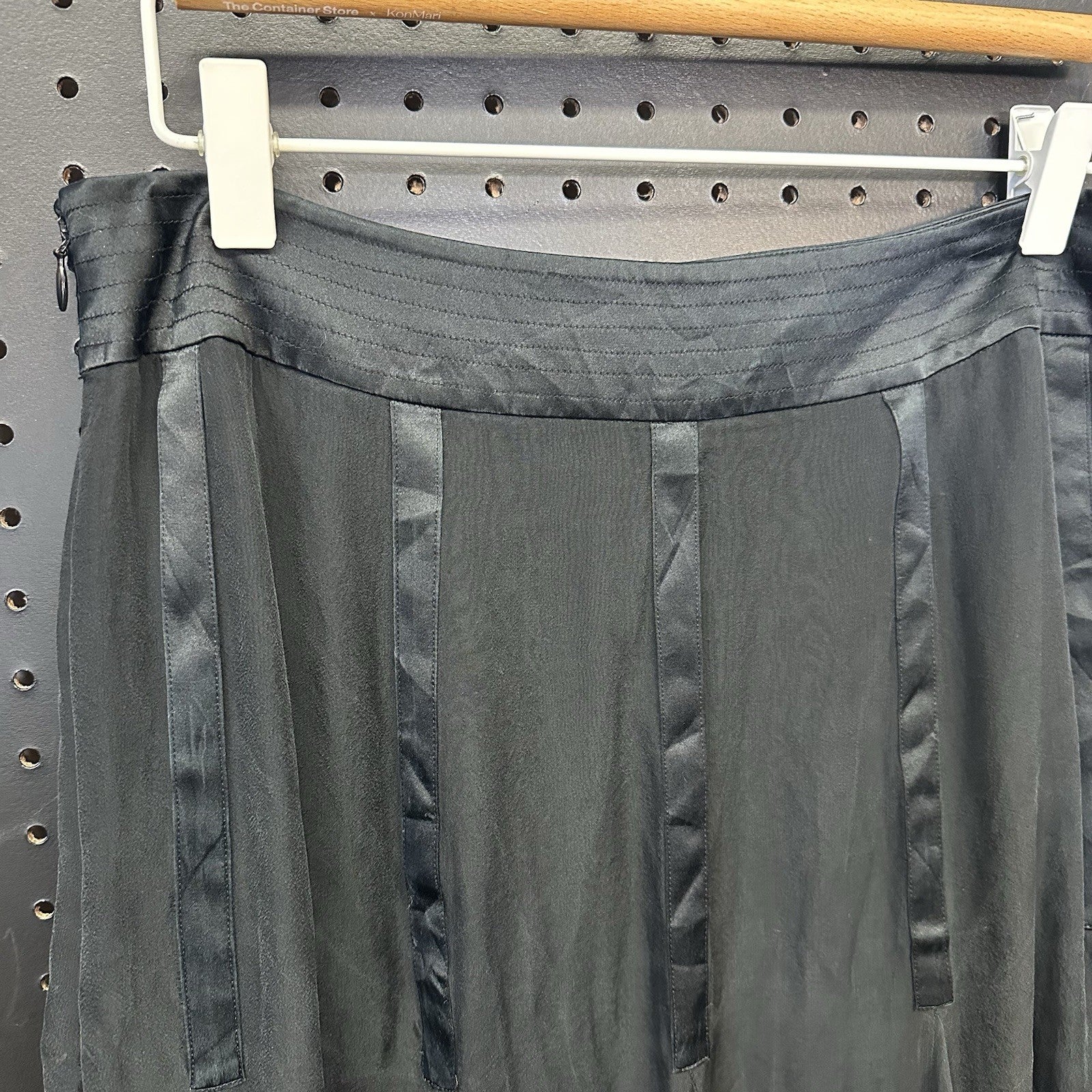 Adrienne Vittadini Black 100% Silk A Line Pleated Skirt Size 6 (107)