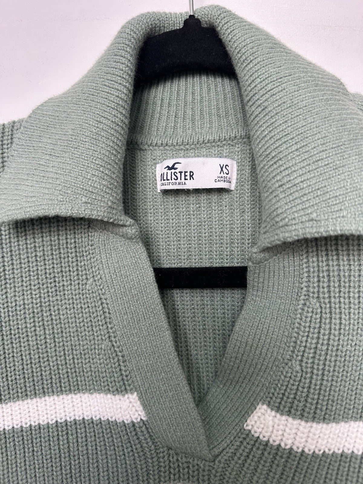 Women's Hollister Pullover Striped V-Neck Crop Long Sleeve Sweater Size XS 0071
