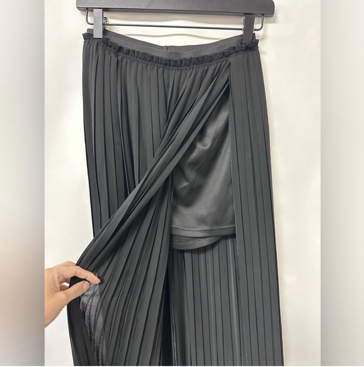 Lush Black Pleated Sheer Slit Skirt Size Small (0062)