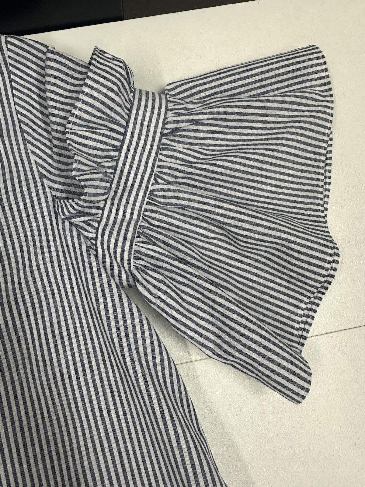 Women’s Small Listicle Blue And White Striped Blouse Ruffle Shirt Sleeves