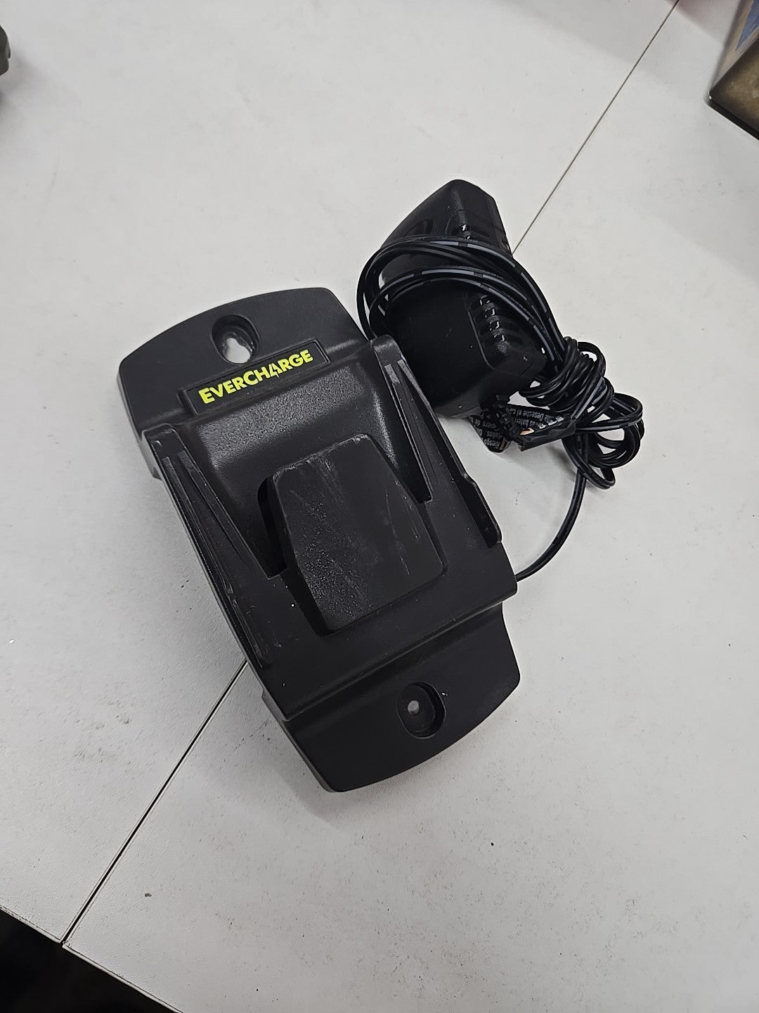 Ryobi P180 EVERCHARGE One+ Wall Adaptor/Charger Mount for P714 Vacuum 8B