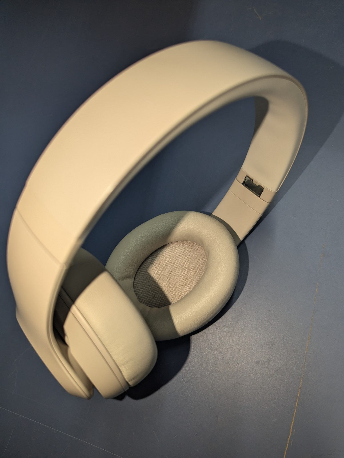 Apple Beats Studio Pro Headphones, Active Noise Canceling, Over Ear, USB-C, 7C