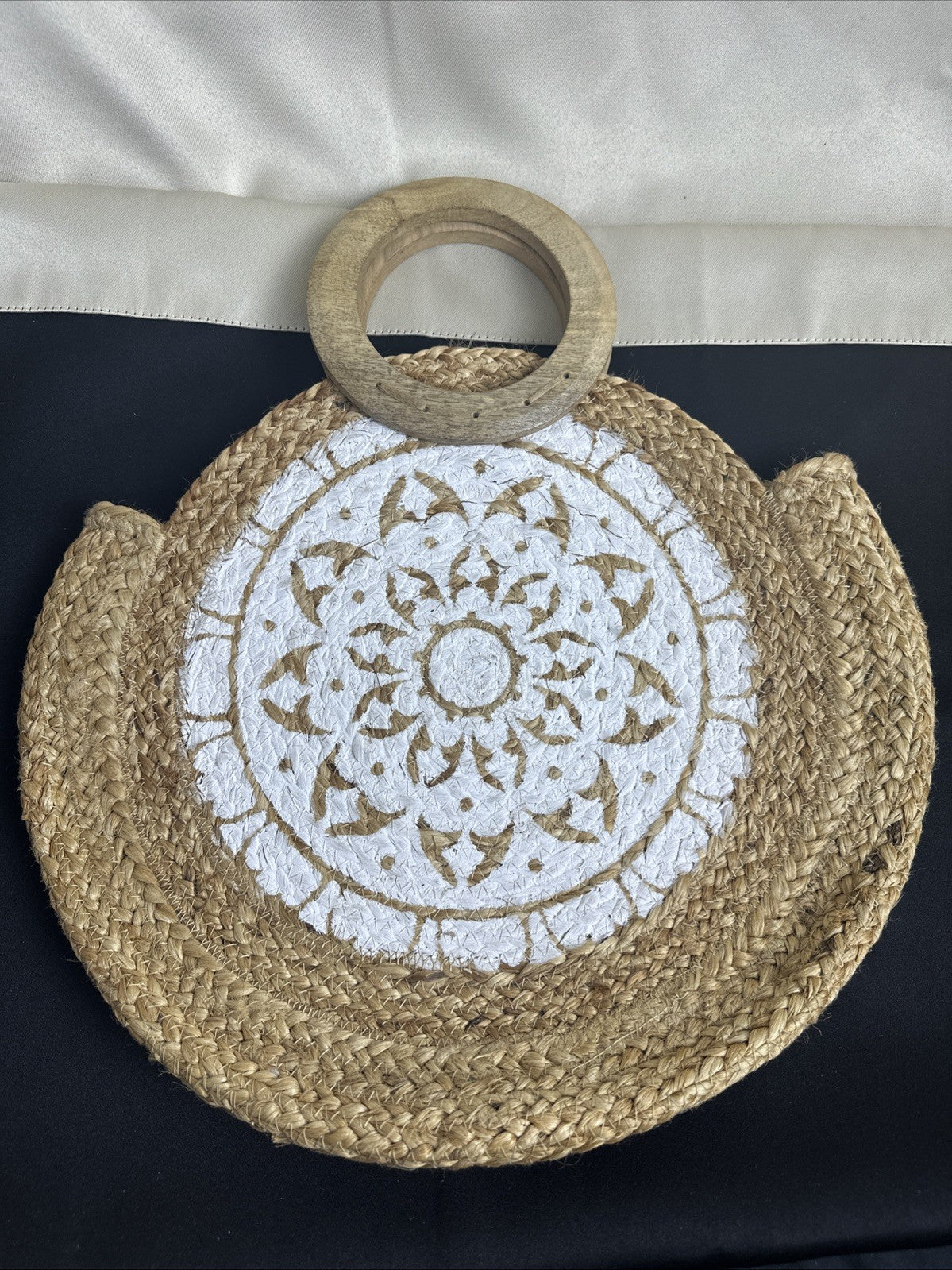 Chloe & Lex Round Boho Beach Travel Woven Bag Wooden Handle White Pattern 8B