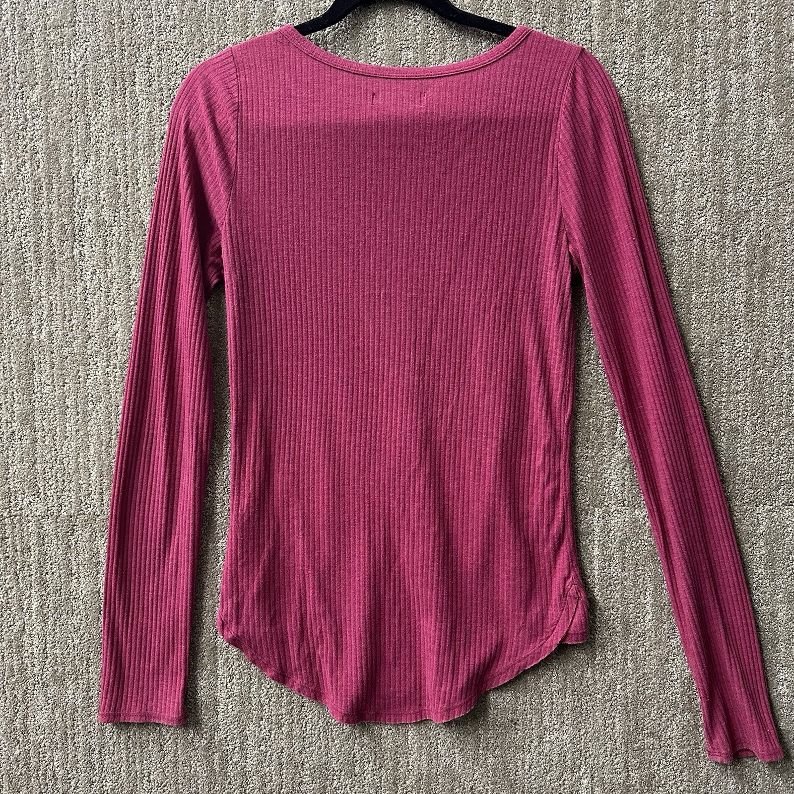 Women’s Maroon Long Sleeve Henley Tee Shirt Medium Y2K 0085