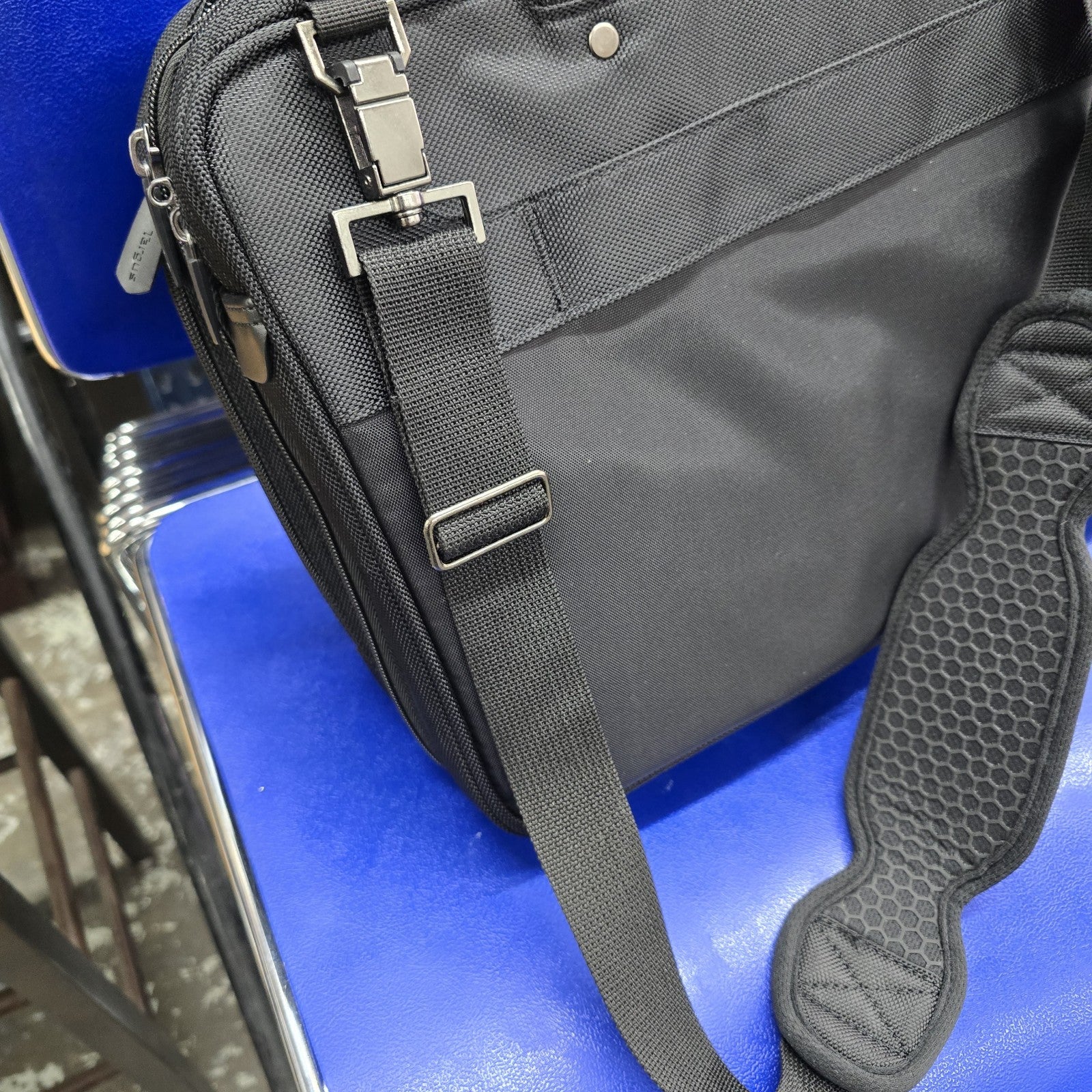 Targus Zip-Thru 14" Notebook Carrying Case - Black