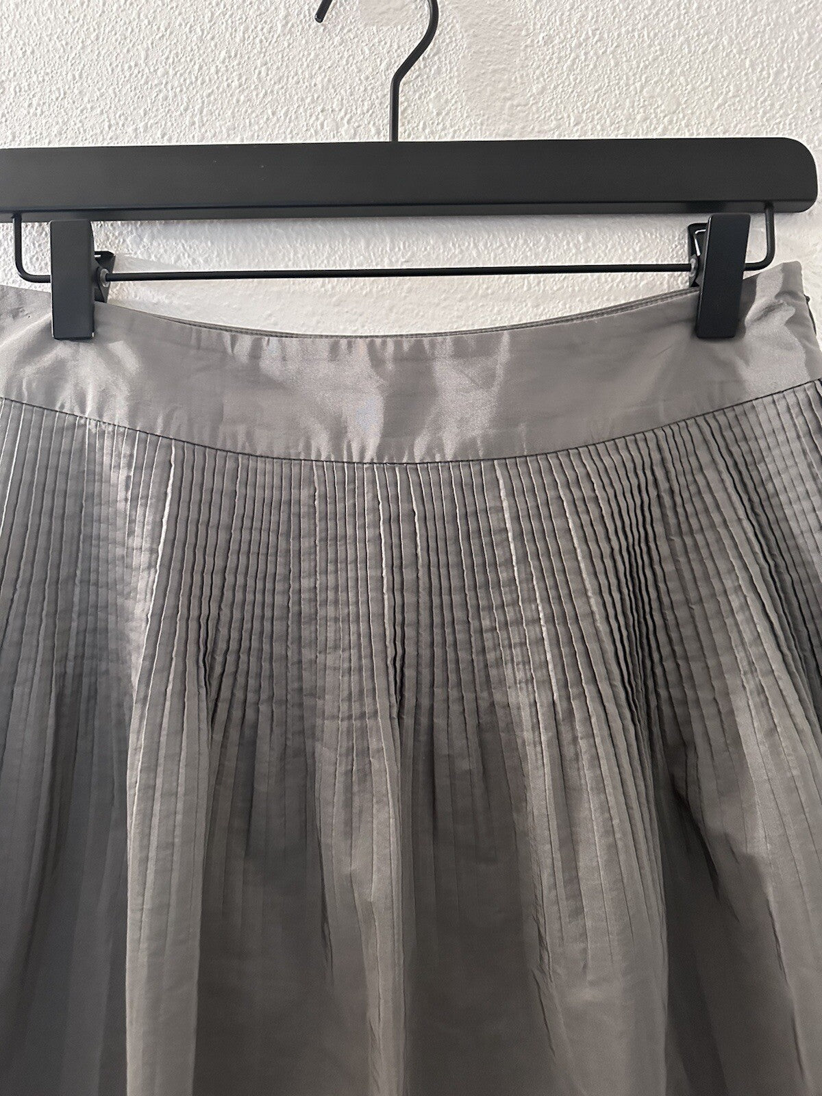 Banana Republic Gray Pleated Size 4 Skirt 