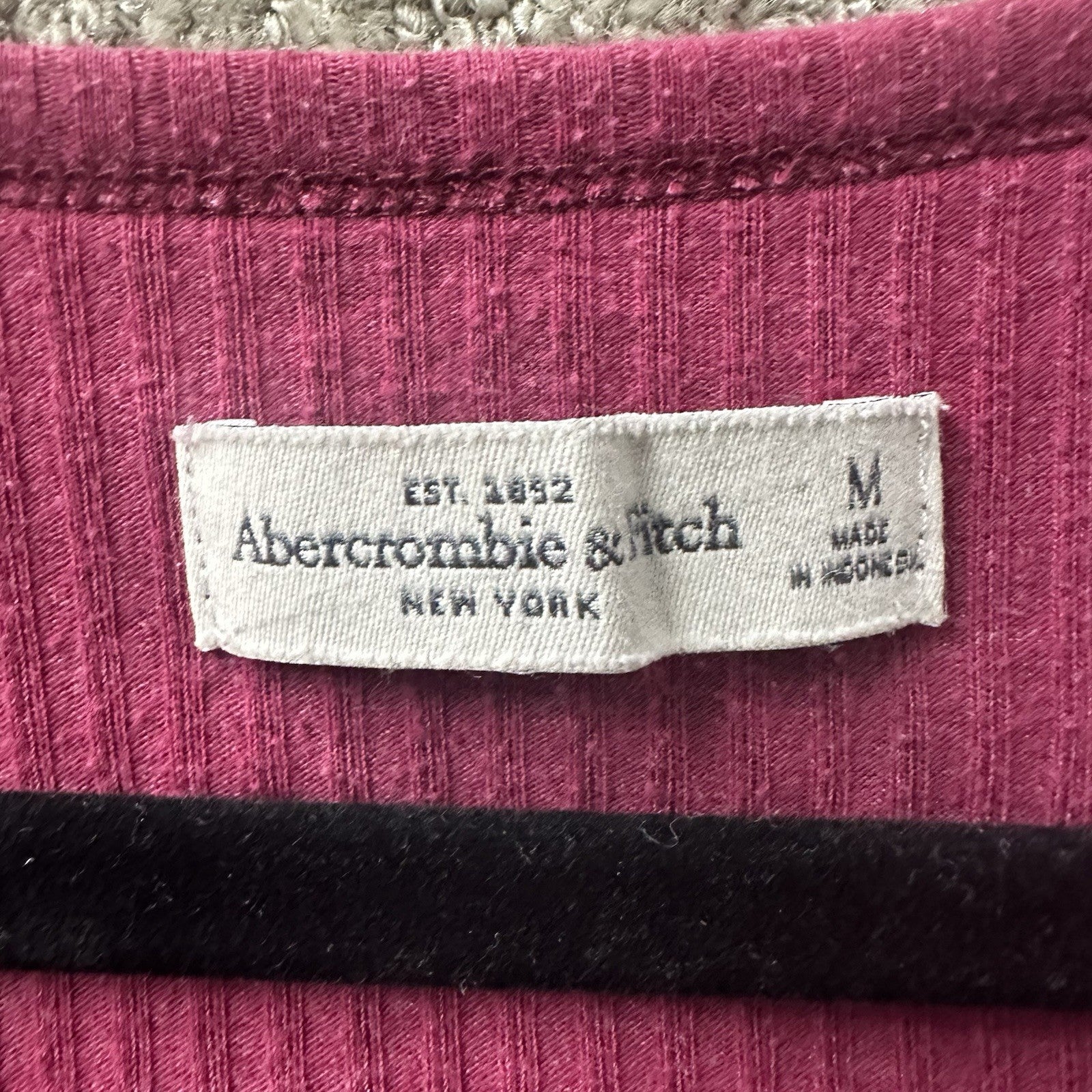 Women’s Maroon Long Sleeve Henley Tee Shirt Medium Y2K 0085