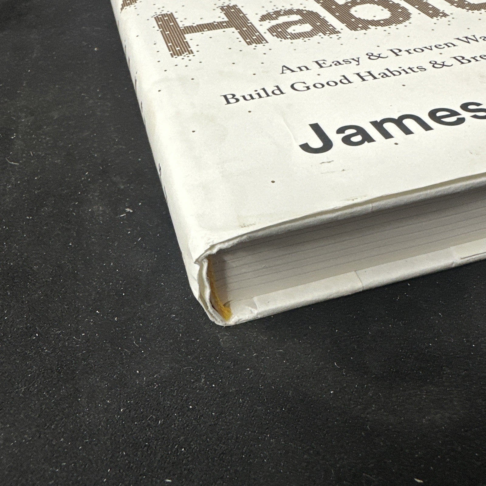 Atomic Habits: An Easy & Proven Way to - Hardcover, by Clear James GOOD (10c)