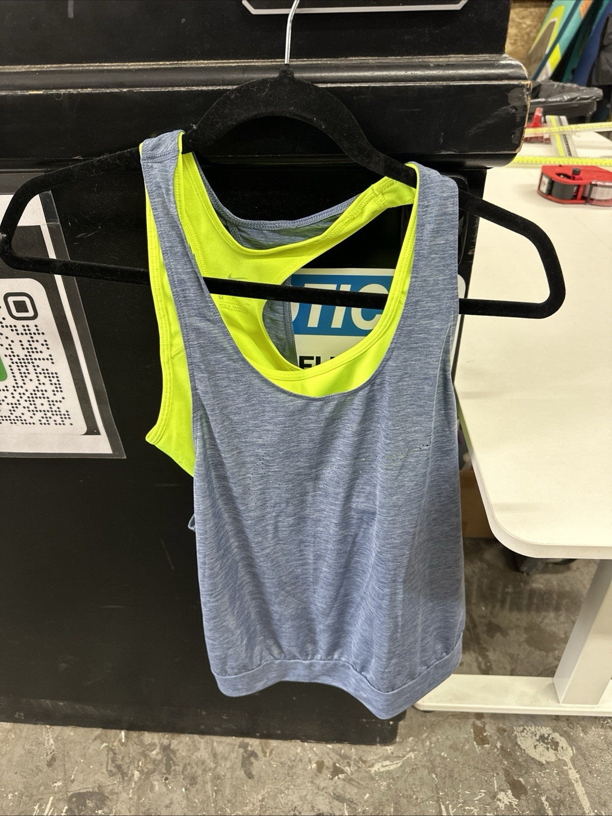 Nike Dri Fit Athletic Sport Run Performance Racerback Built In Bra Tank Top S
