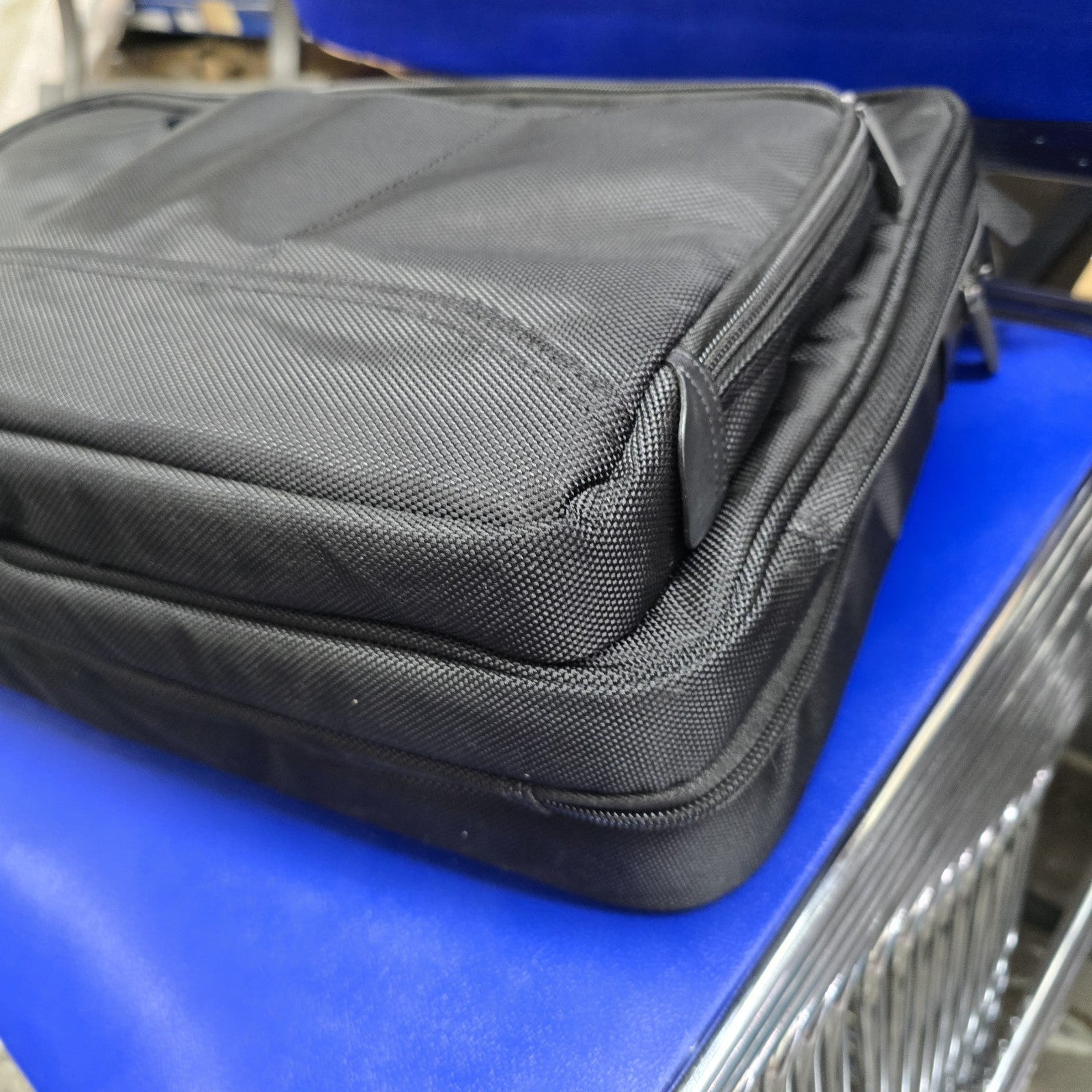 Targus Zip-Thru 14" Notebook Carrying Case - Black