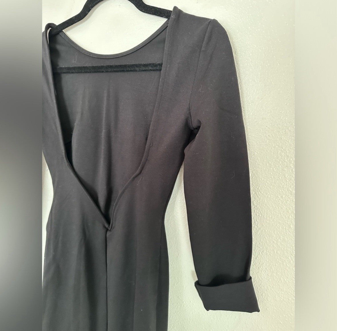Woman’s Lulus Size small Low cut V back, Fitted black dress Size Small (0041)