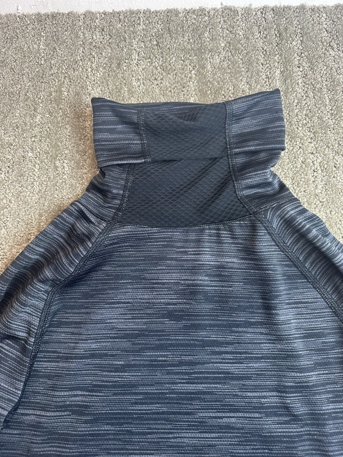 Women’s Under Armour Medium Fitted All Season Gear Turtleneck Thumbholes 1.8