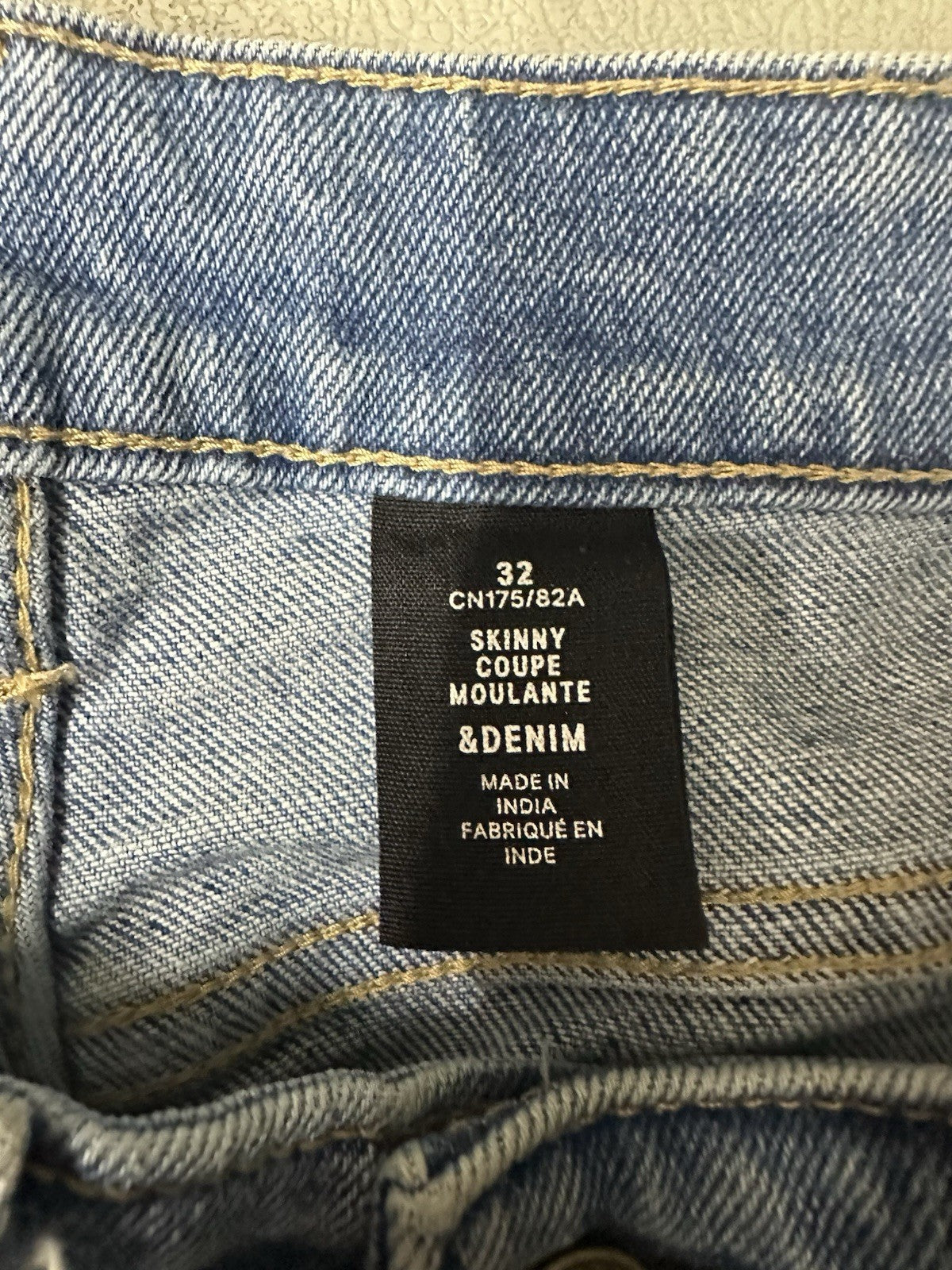H&M &Denim Button Up Raw Hem Skinny US 32 Jeans (0044)