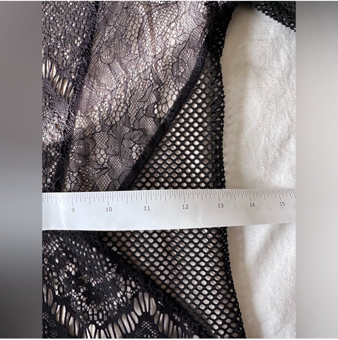 Woman’s Express Black Lace Dress Size Small (0048)