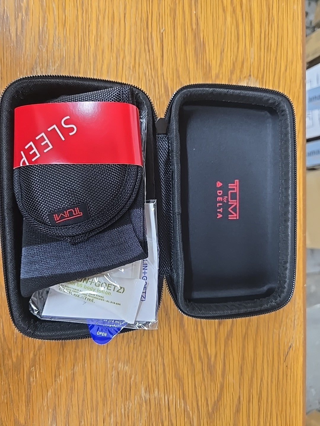 Tumi Delta Black Hard Shell Zipper Case Amenity Kit Toiletries 8B