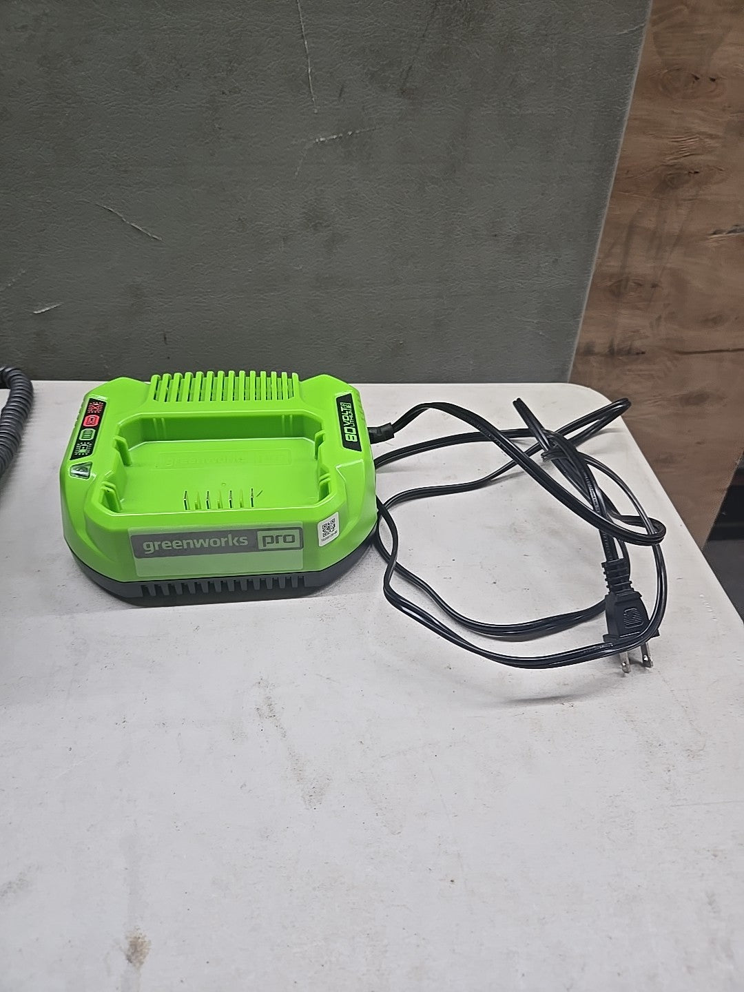 Greenworks Pro 80V LITHIUM-ION Battery Charger 15B