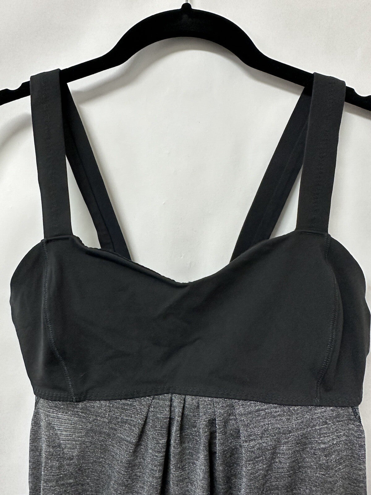 Lululemon No Limits Tank Built in Bra Layered Top Gray Black Cinch Hem Size 6