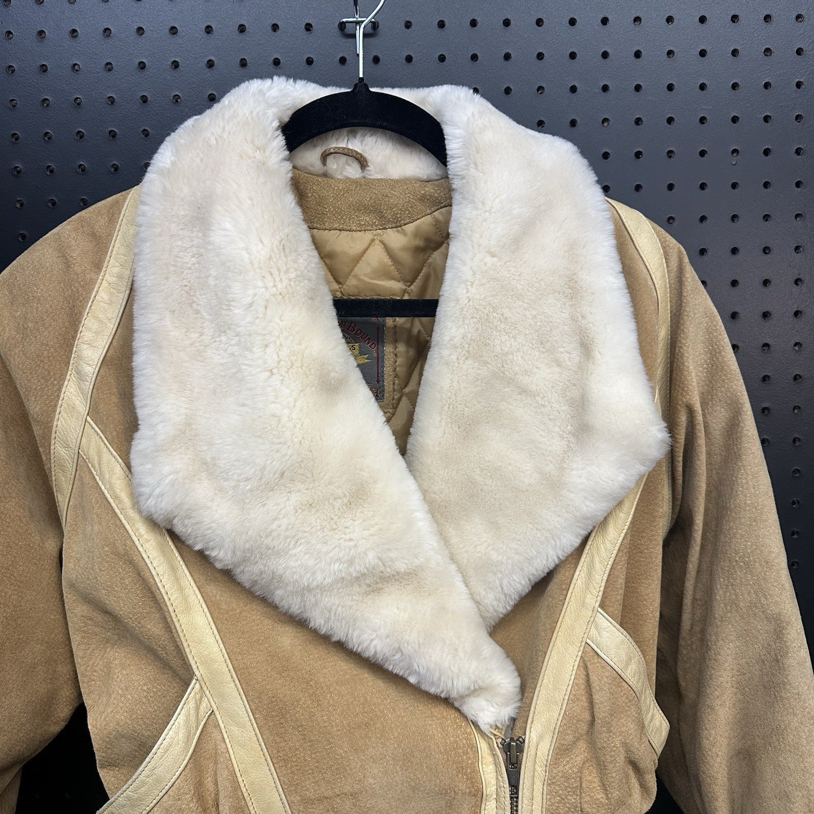 Wilsons Adventure Bound Women's Small Tan Suede Leather Fur Trim Jacket